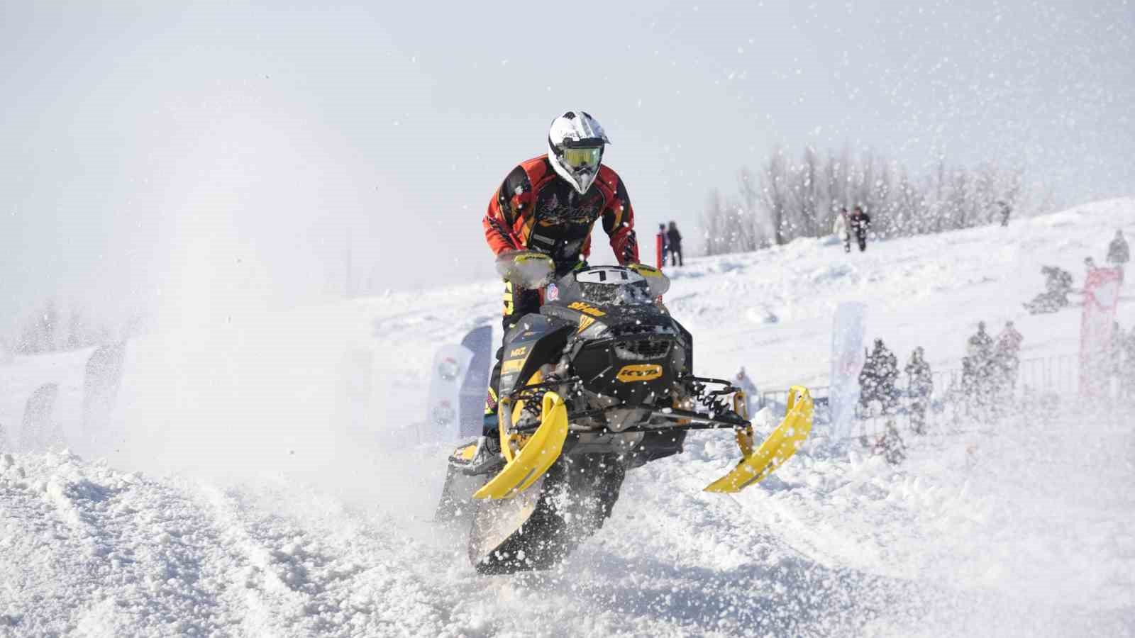 Rize’de adrenalin sis deniziyle buluştu, ortaya görsel şölen çıktı
