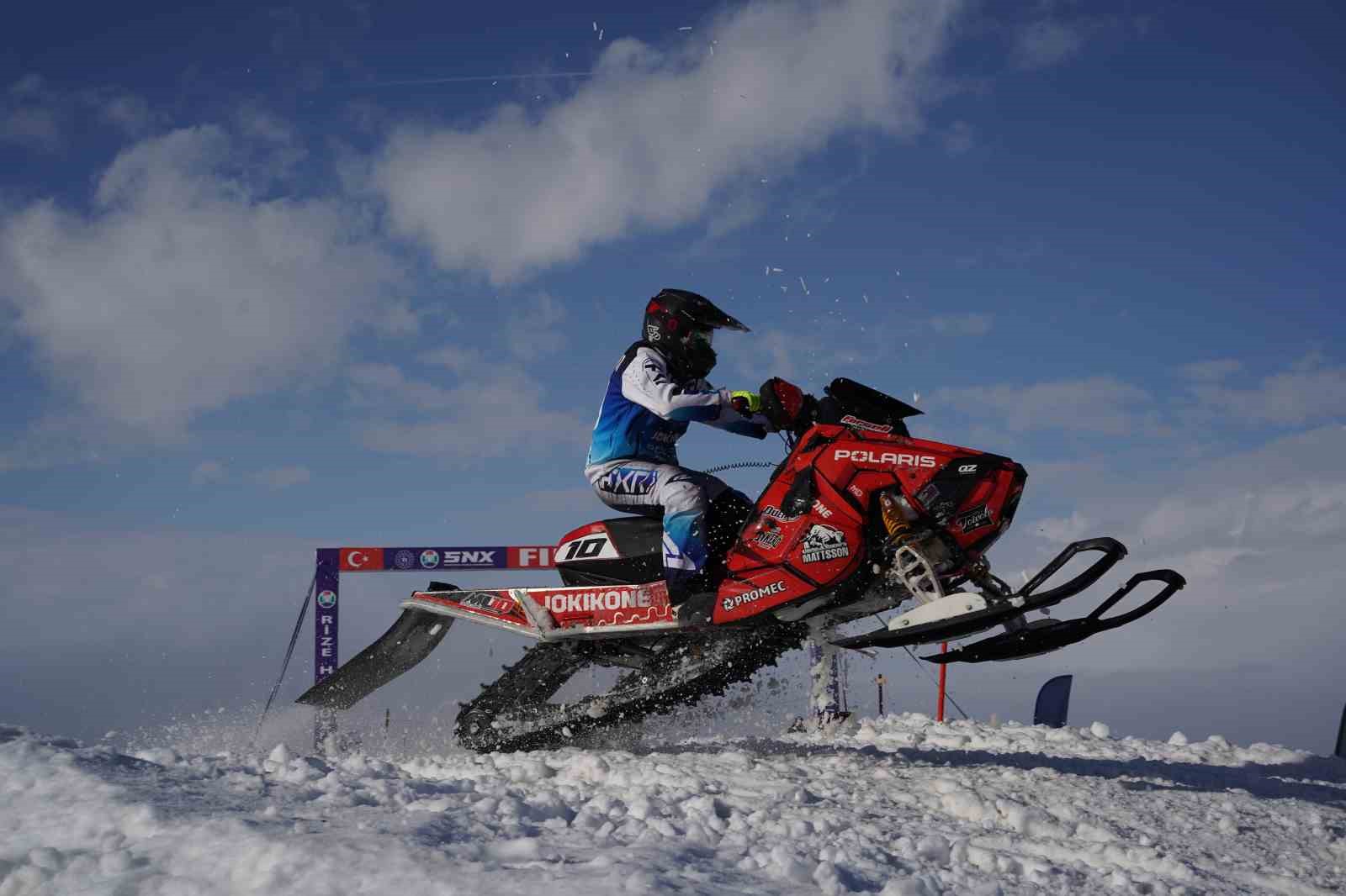 Rize’de adrenalin sis deniziyle buluştu, ortaya görsel şölen çıktı

