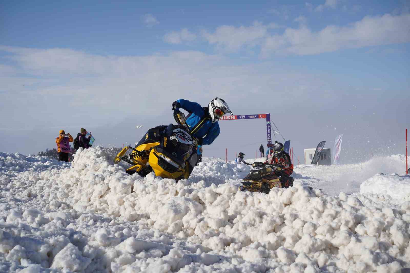 Rize’de adrenalin sis deniziyle buluştu, ortaya görsel şölen çıktı
