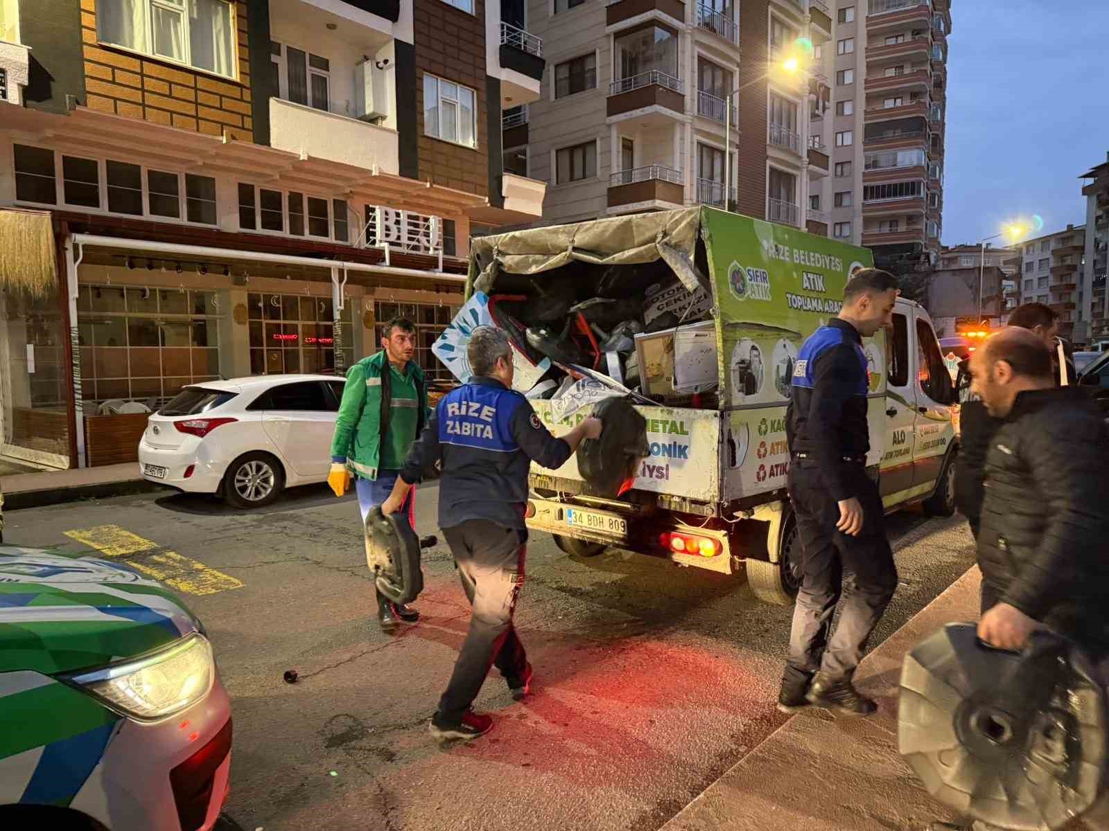 Rize’de kaldırım işgallerine yönelik reklam operasyonu
