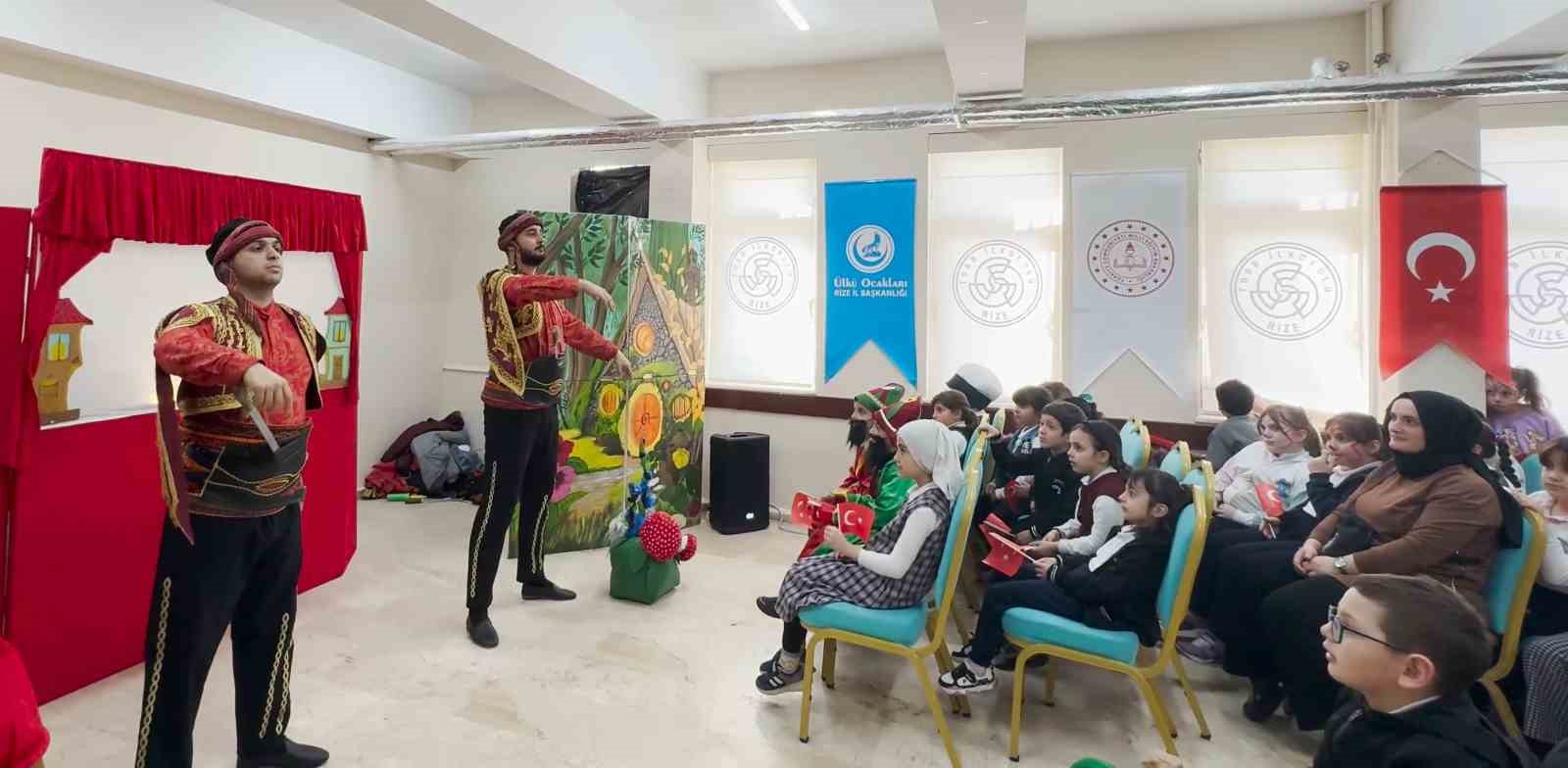 Rize’de öğrencilere Karagöz ve Hacivat gösterisi
