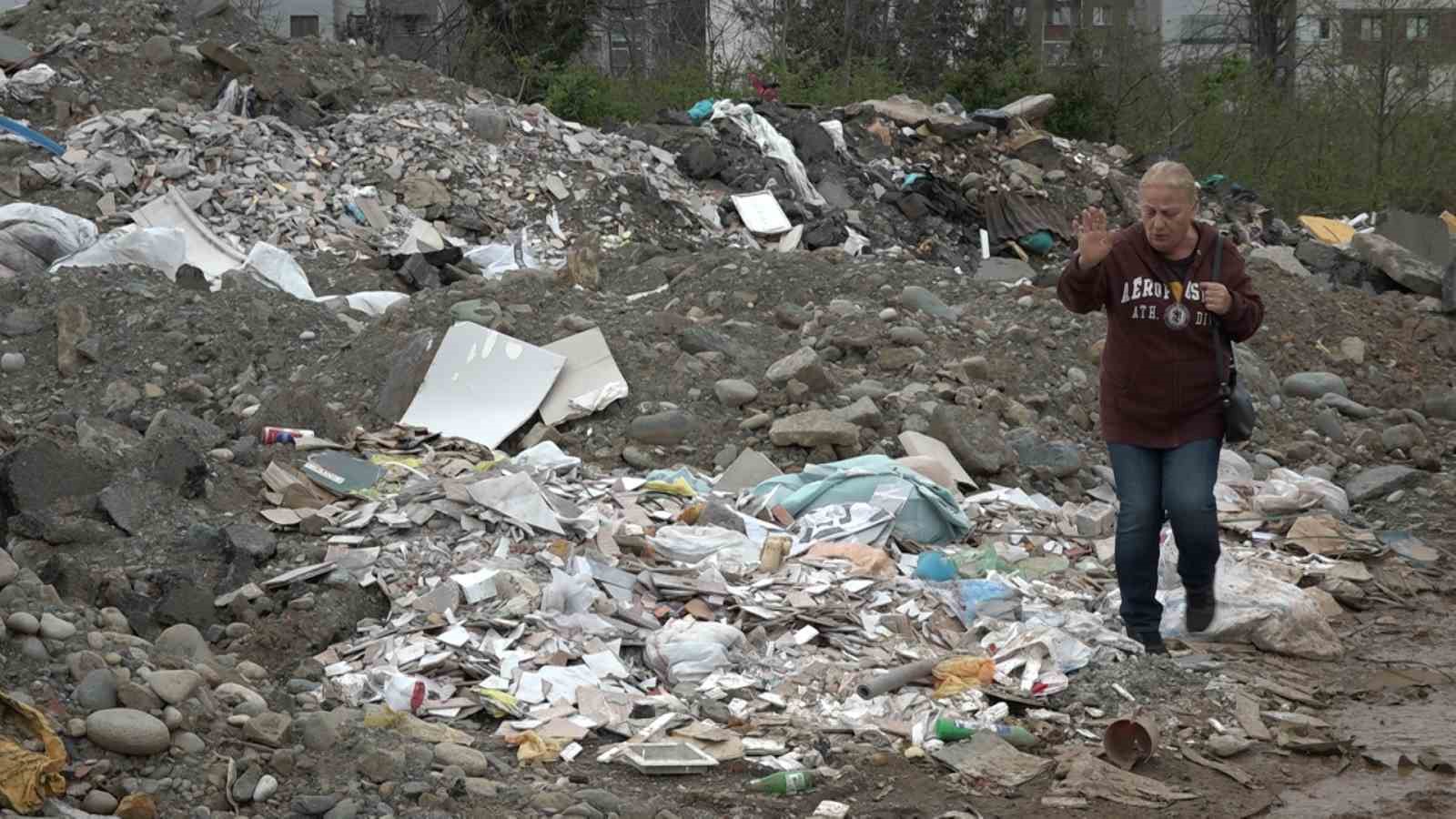 Rize’de vahşi çöp depolama sahası vatandaşları canından bezdirdi
