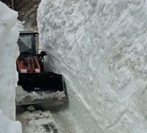 Rize’de yayla yollarında 5 metrelik kar temizliği
