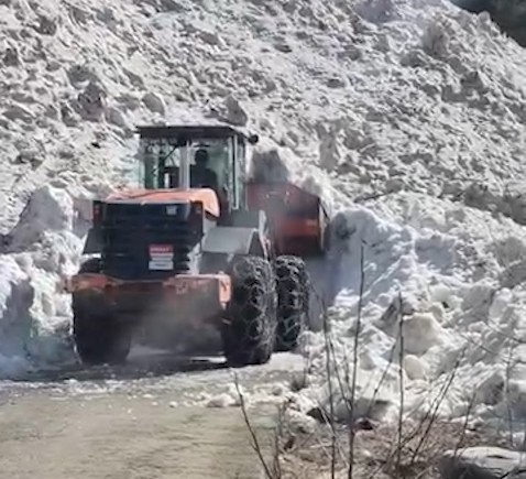 Rize’de yayla yollarında 5 metrelik kar temizliği
