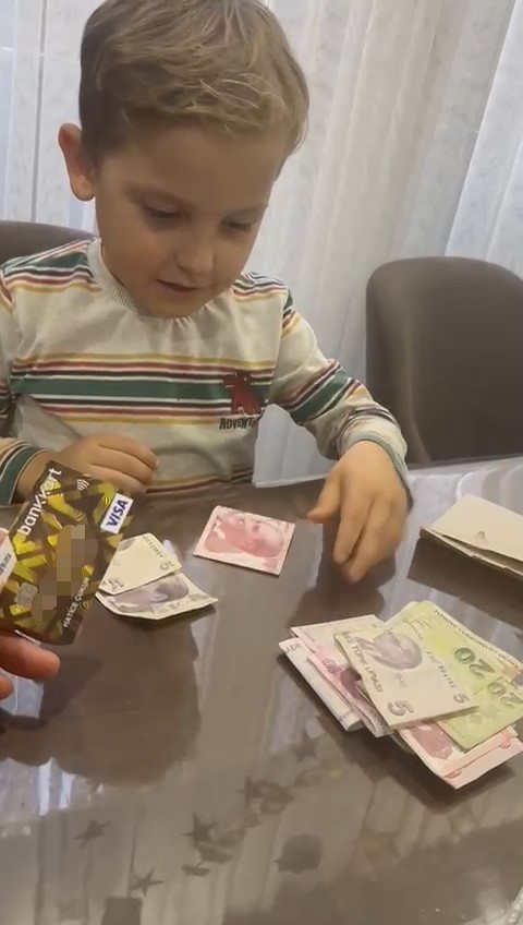 Rizeli miniklerden TSK Güçlendirme Vakfı’na anlamlı bağış
