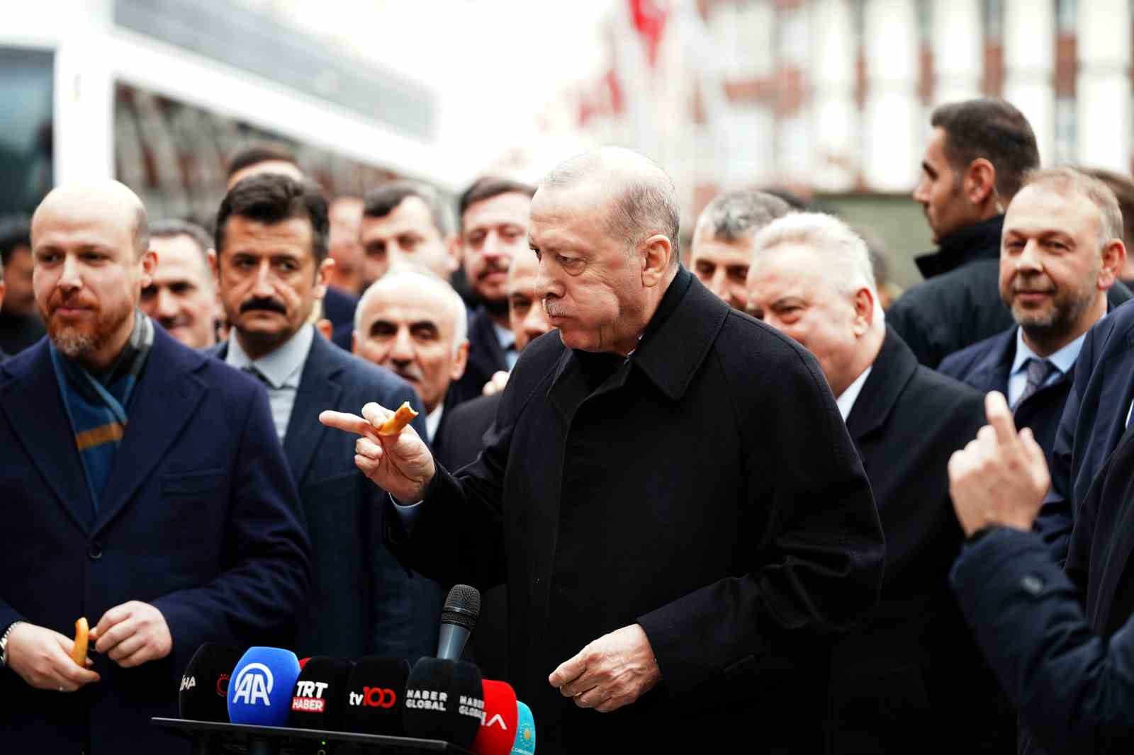 Rizelilerin vazgeçilmezi ’susamsız simit’ Cumhurbaşkanı Erdoğan’la gündeme geldi
Rizelilerin vazgeçilmezi ’susamsız simit’ Cumhurbaşkanı Erdoğan’la gündeme geldi