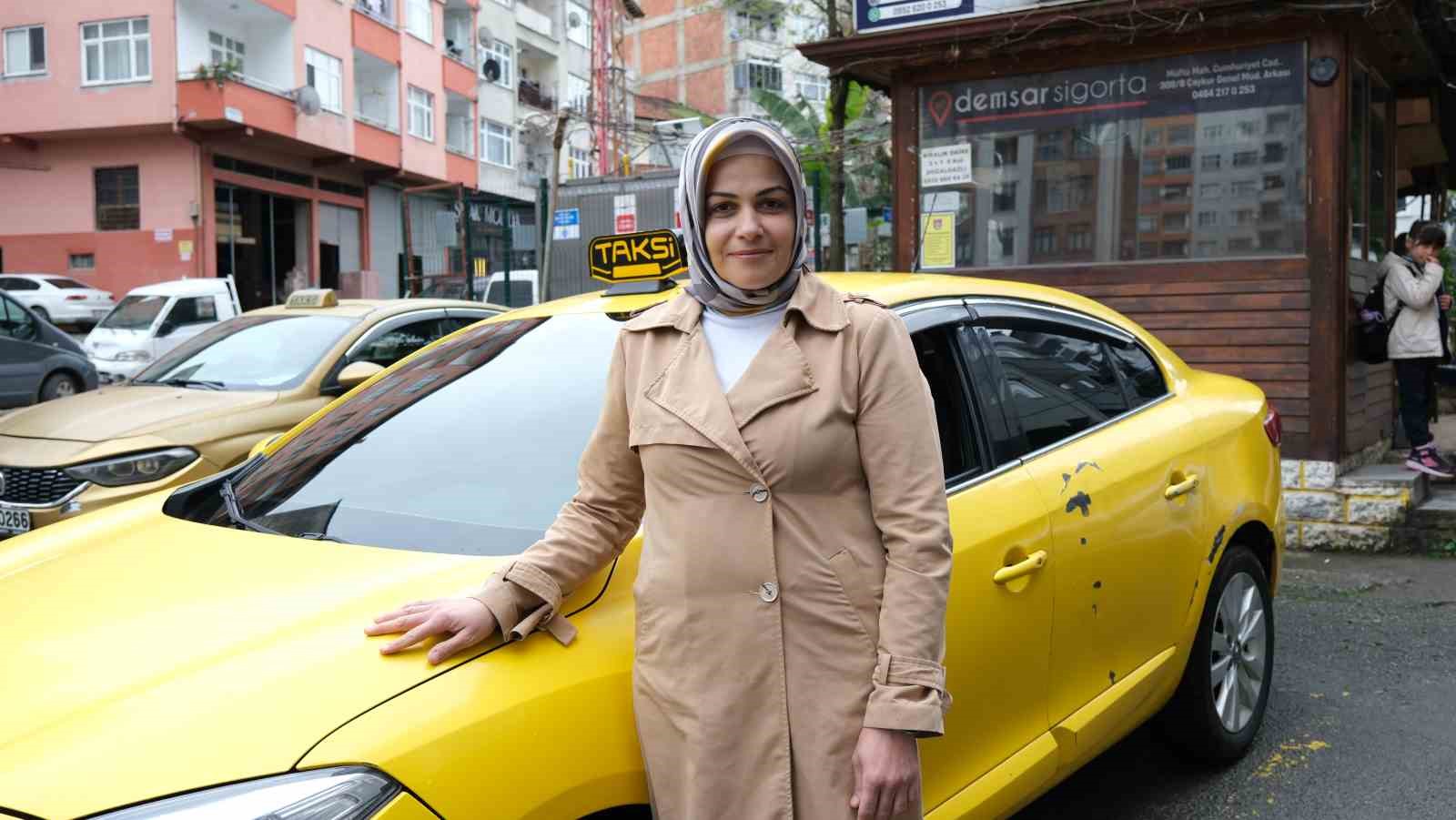 Rize’nin kadın taksi şoförü takdir görüyor
