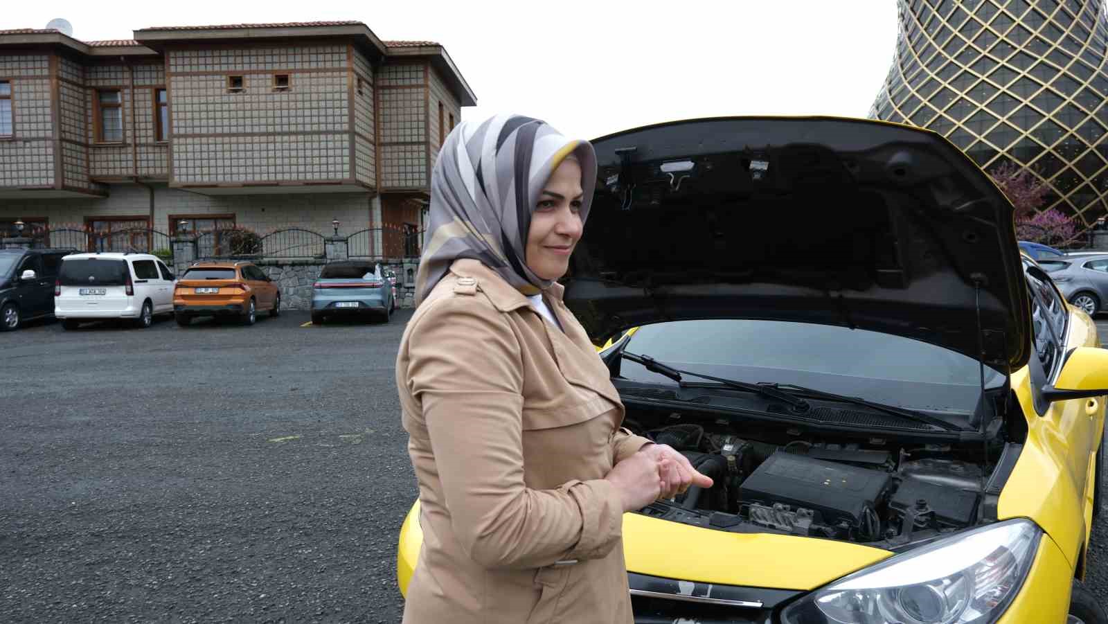 Rize’nin kadın taksi şoförü takdir görüyor

