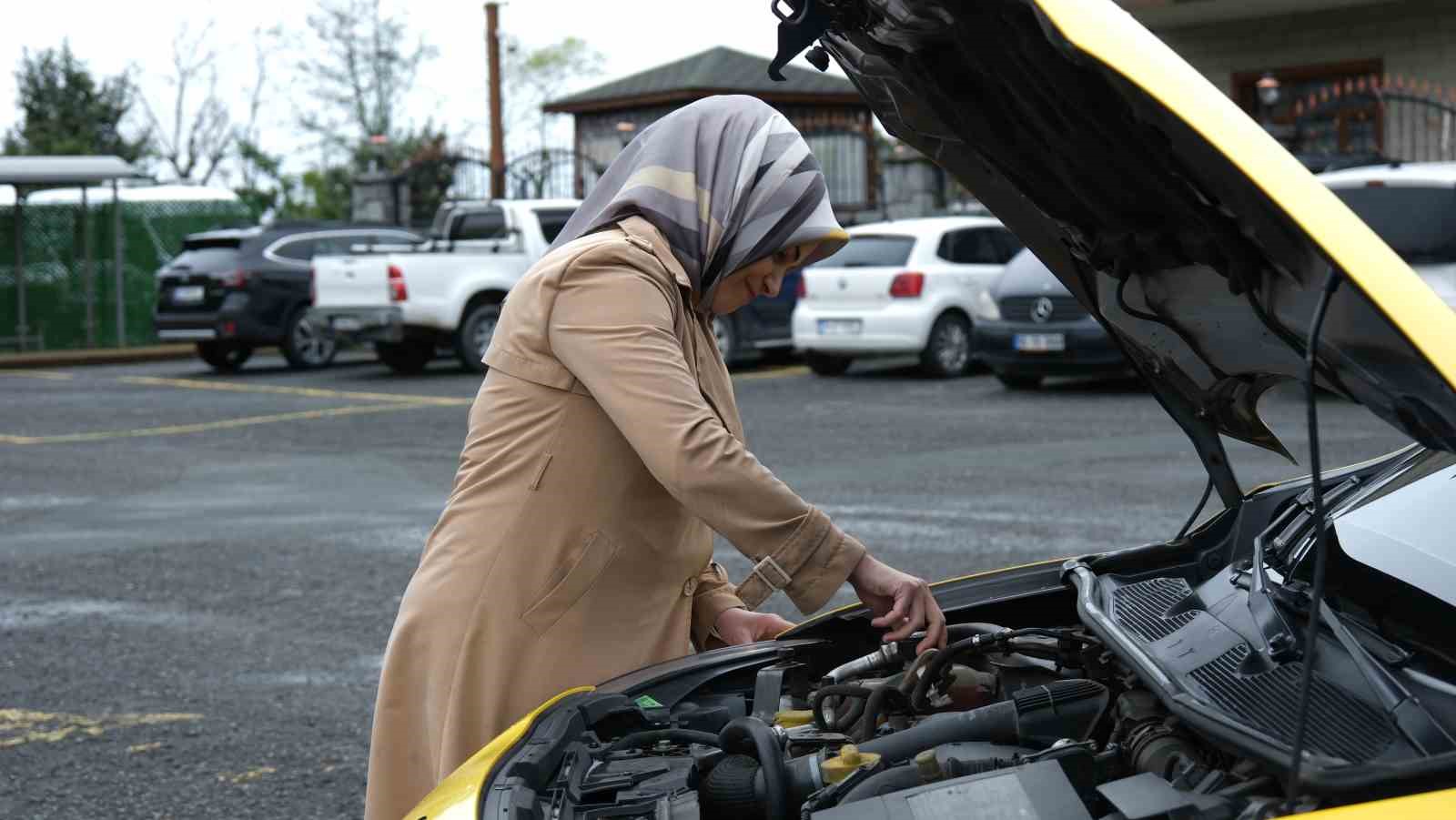Rize’nin kadın taksi şoförü takdir görüyor
