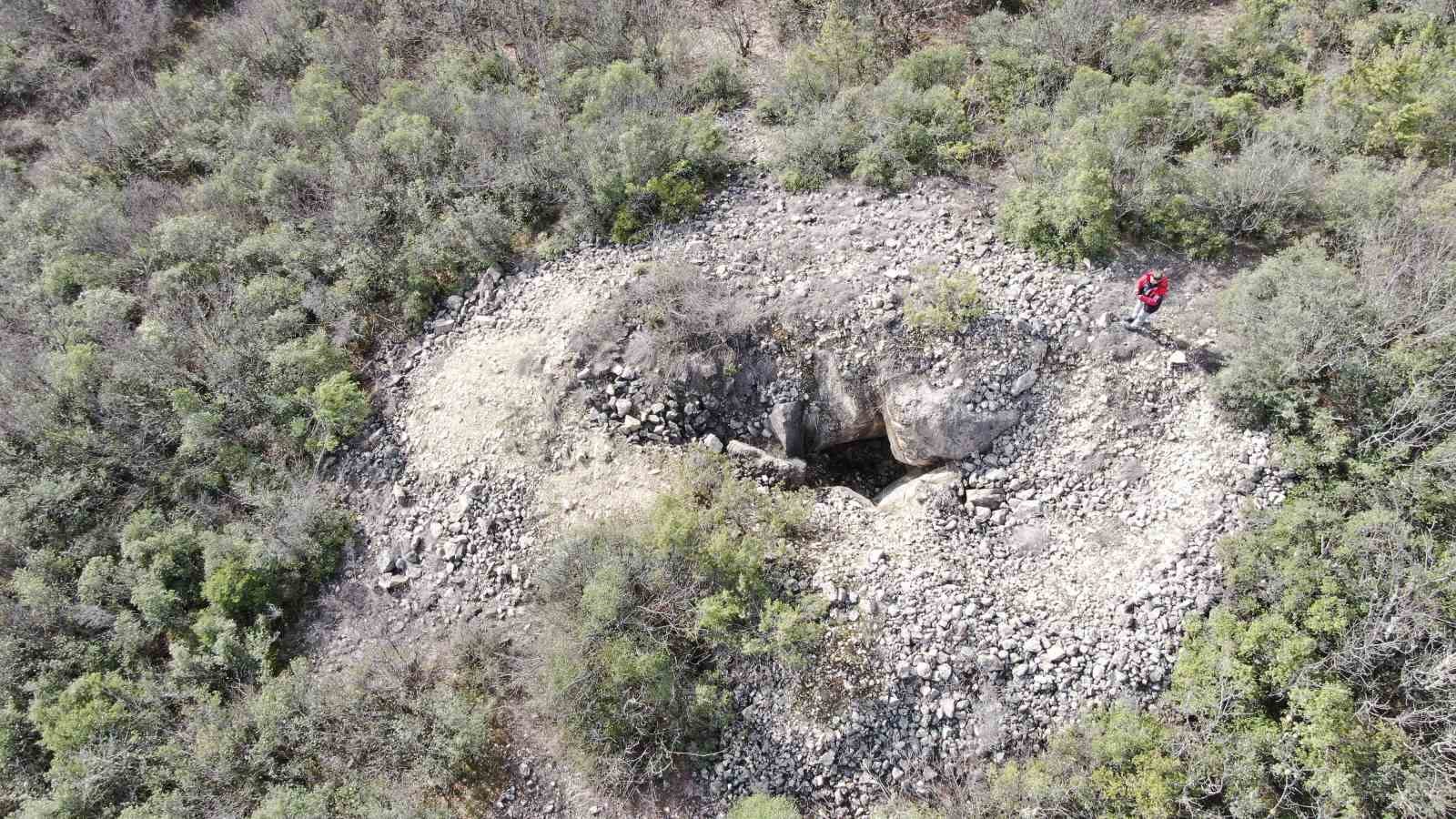 Roma dönemine ait kalıntıların bulunduğu bölge defineciler tarafından tahrip edildi
