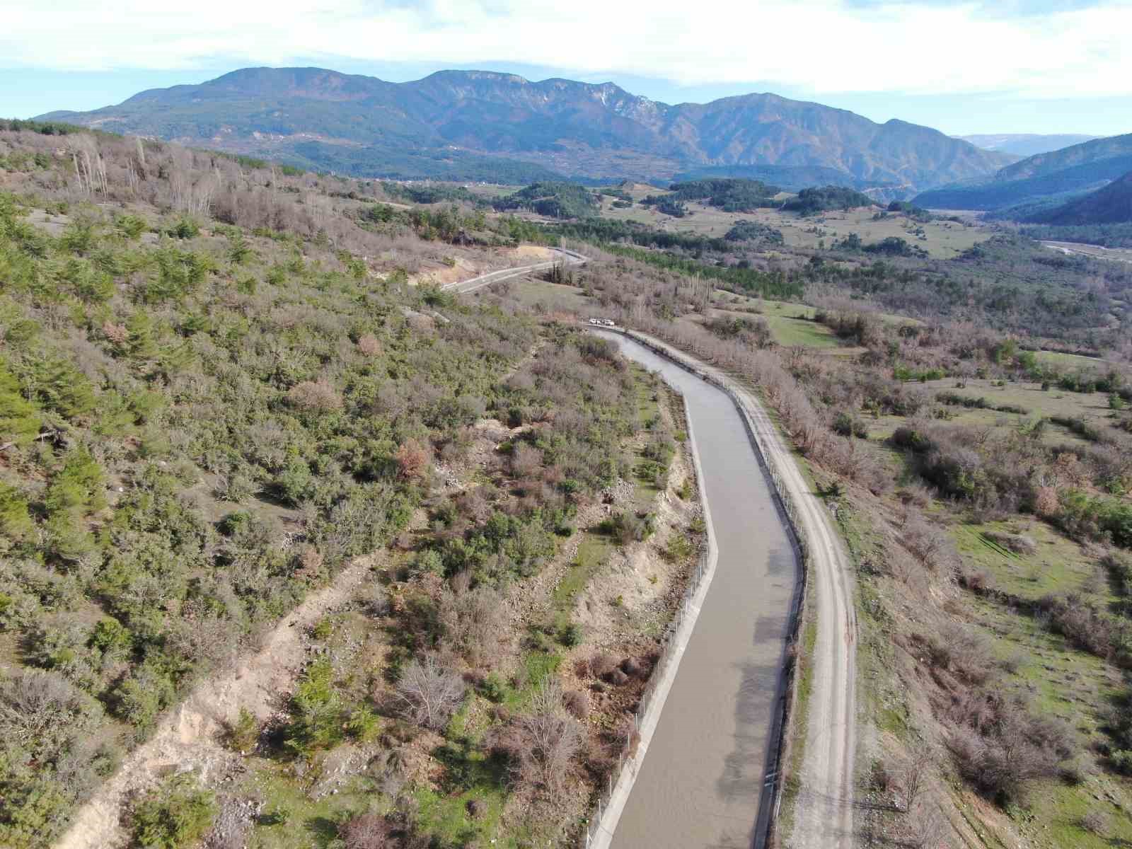 Roma dönemine ait kalıntıların bulunduğu bölge defineciler tarafından tahrip edildi

