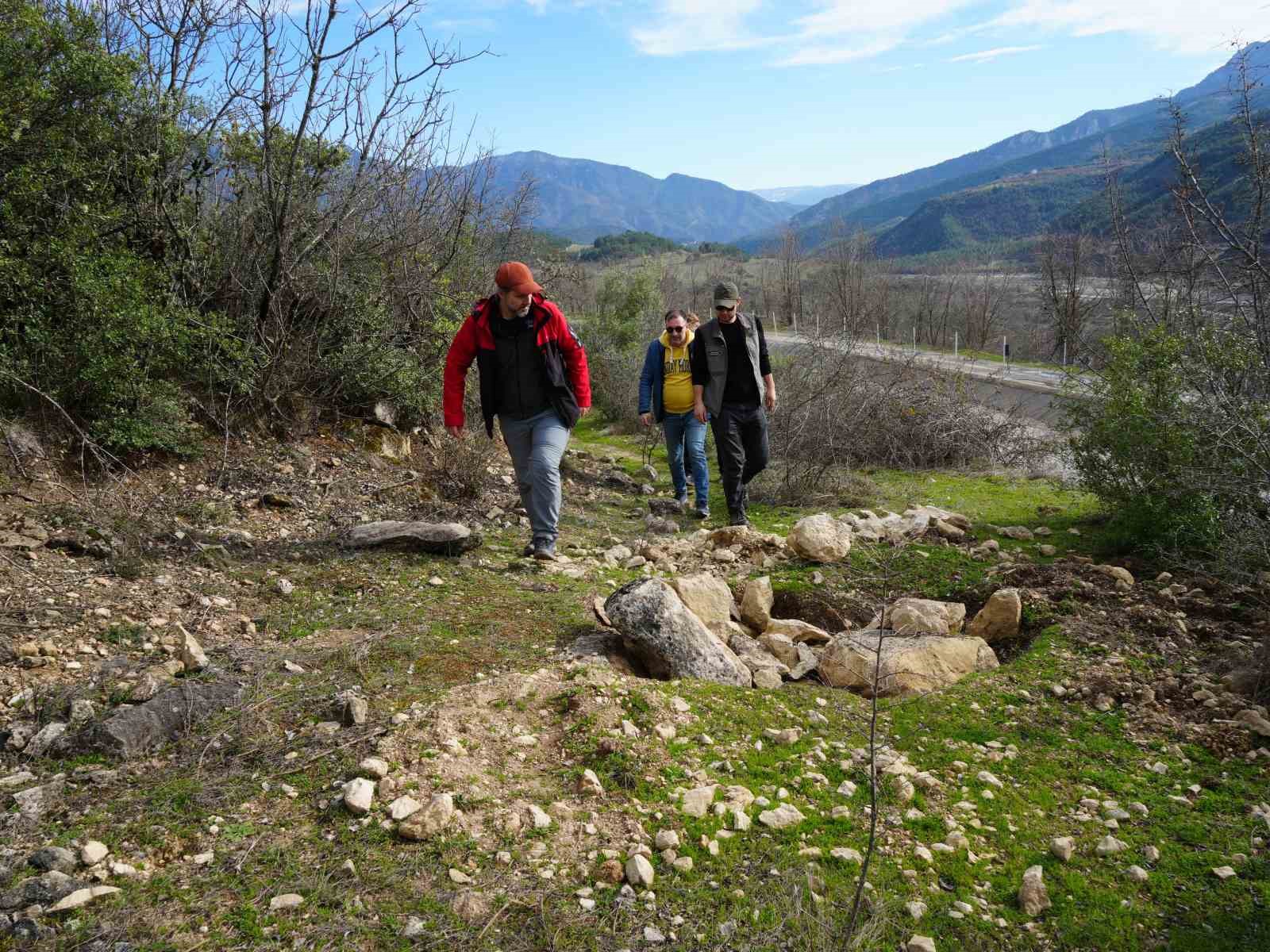 Roma dönemine ait kalıntıların bulunduğu bölge defineciler tarafından tahrip edildi
