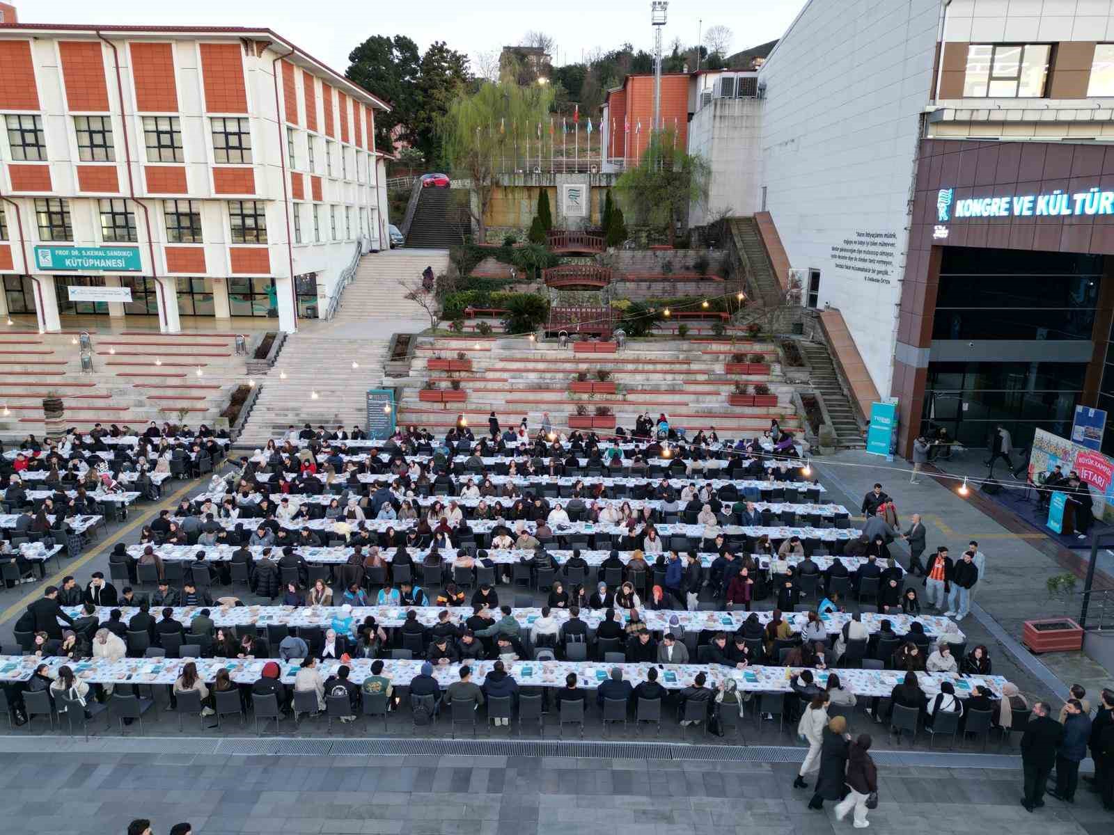 RTEÜ’de öğrenciler iftarda buluştu
