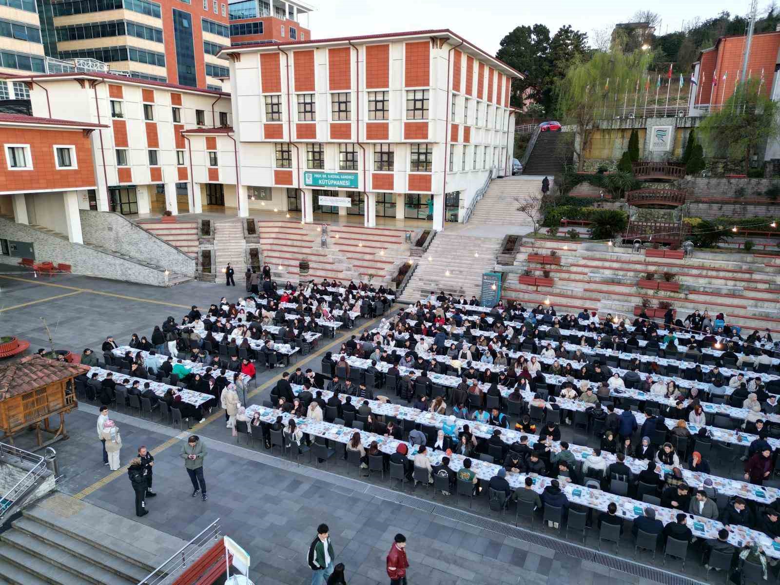 RTEÜ’de öğrenciler iftarda buluştu
