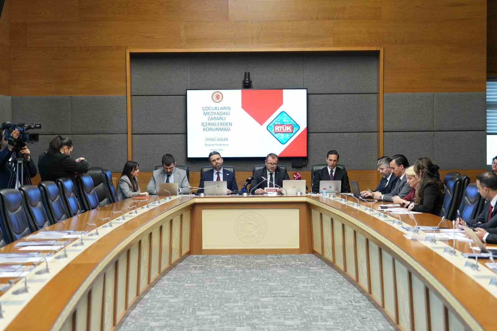 RTÜK Başkanı Daniş: "Yoğun şiddet teması içeren yapımların toplum ve çocuklar üzerindeki etkilerini yakından takip ediyoruz"
RTÜK Başkanı Daniş: "Yoğun şiddet teması içeren yapımların toplum ve çocuklar üzerindeki etkilerini yakından takip ediyoruz"