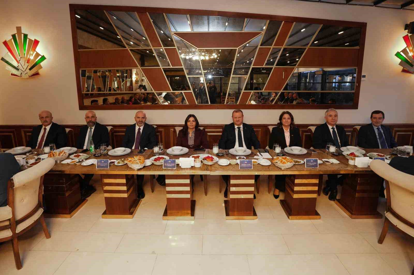 RTÜK Başkanı Mehmet Daniş ve Kurul üyeleri medya temsilcileriyle iftar programında buluştu
