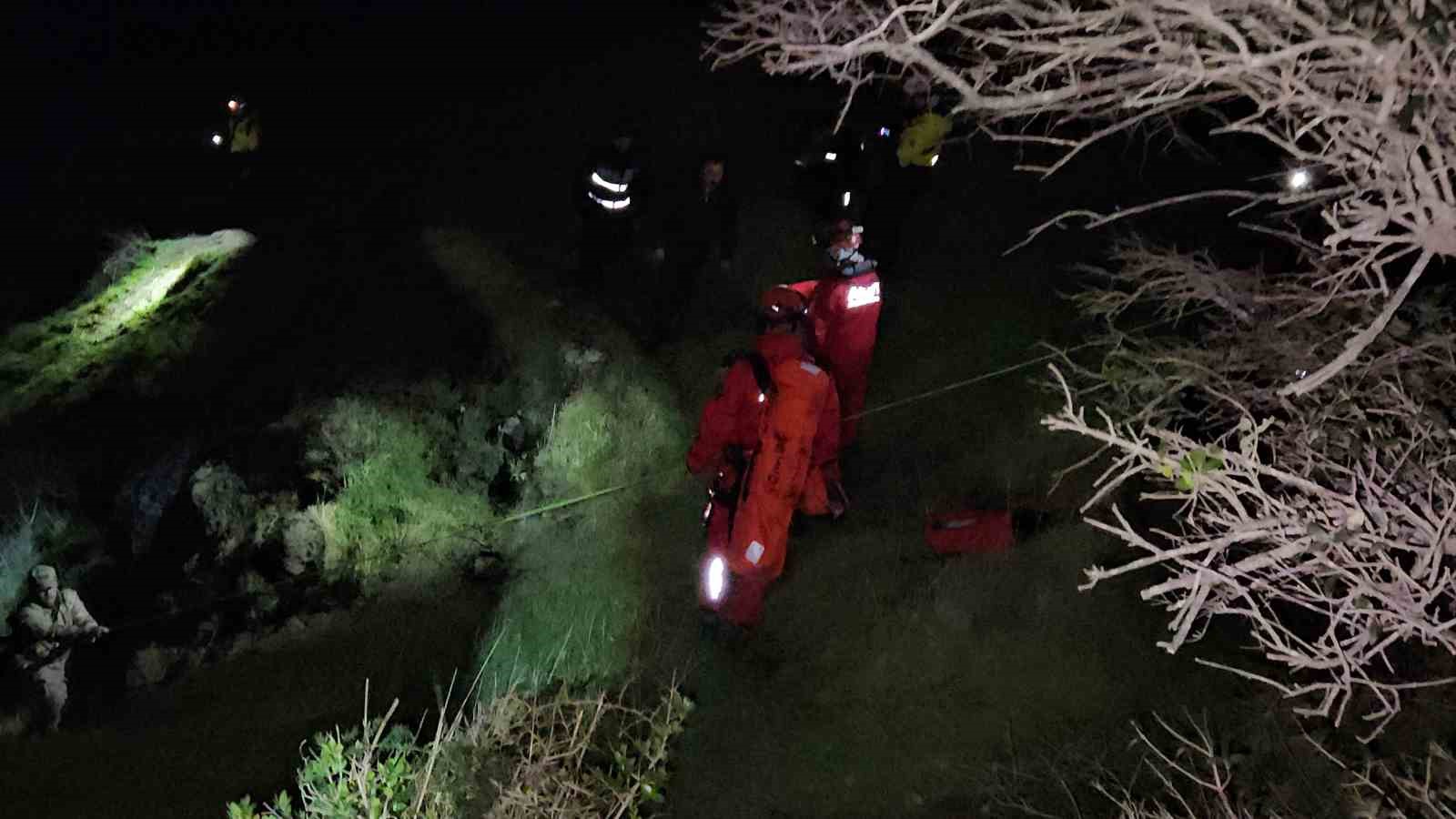 Rumelifeneri’nde kaybolduktan saatler sonra bulunan kadın, düştüğü uçurumdan kurtarıldı
