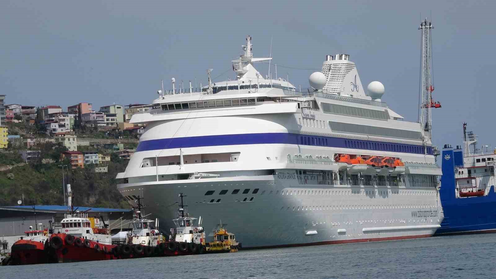 Rus turistler aylar sonra kruvaziyer ile Samsun’da
