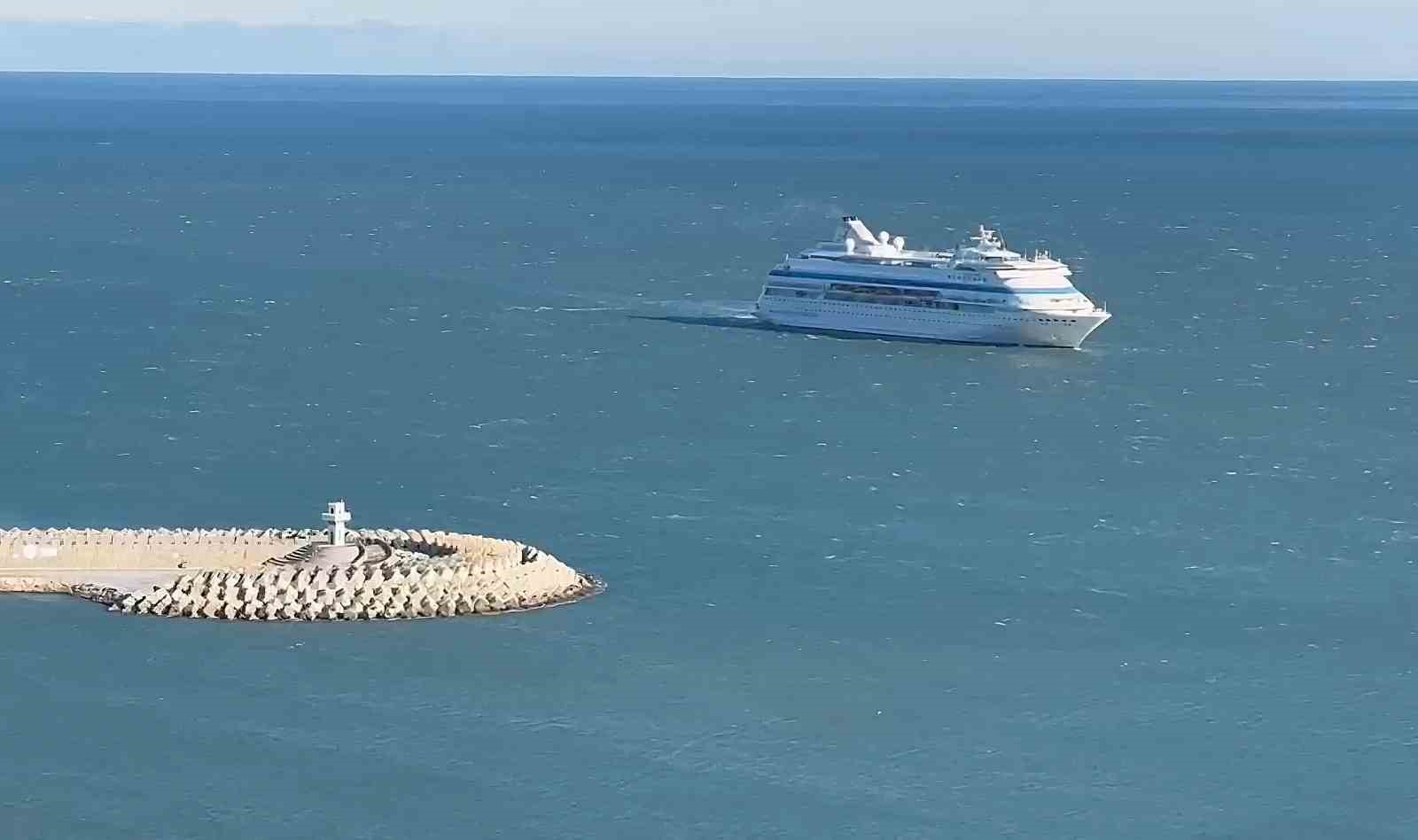 Rus turistlere Türkiye’de fırtına engeli
