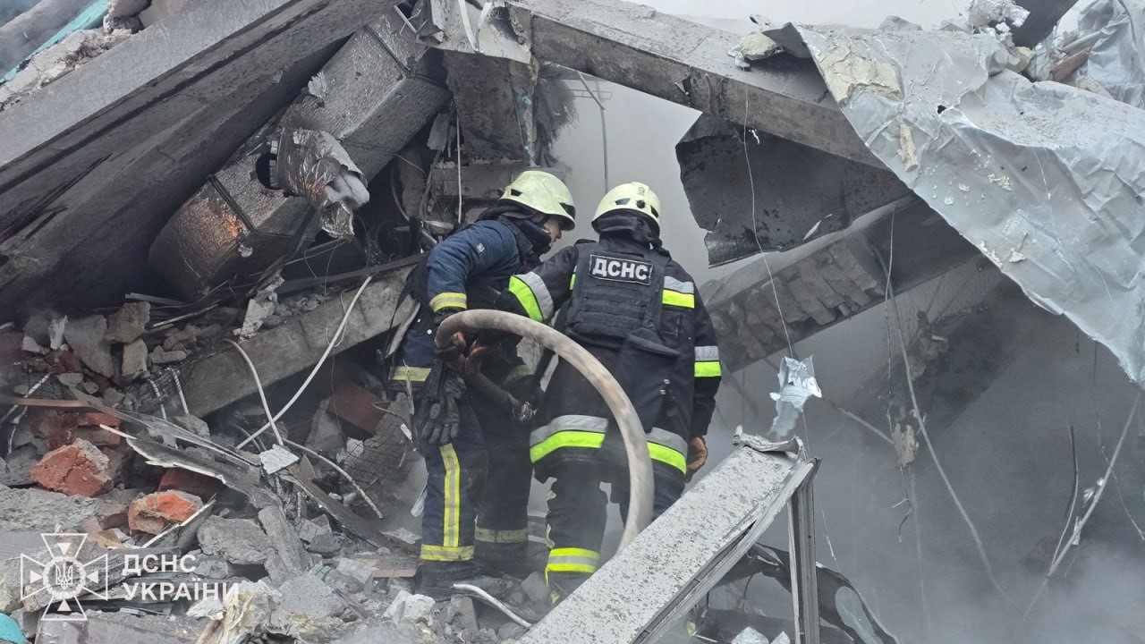 Rusya, Harkov’da 5 katlı binayı vurdu: en az 25 yaralı
