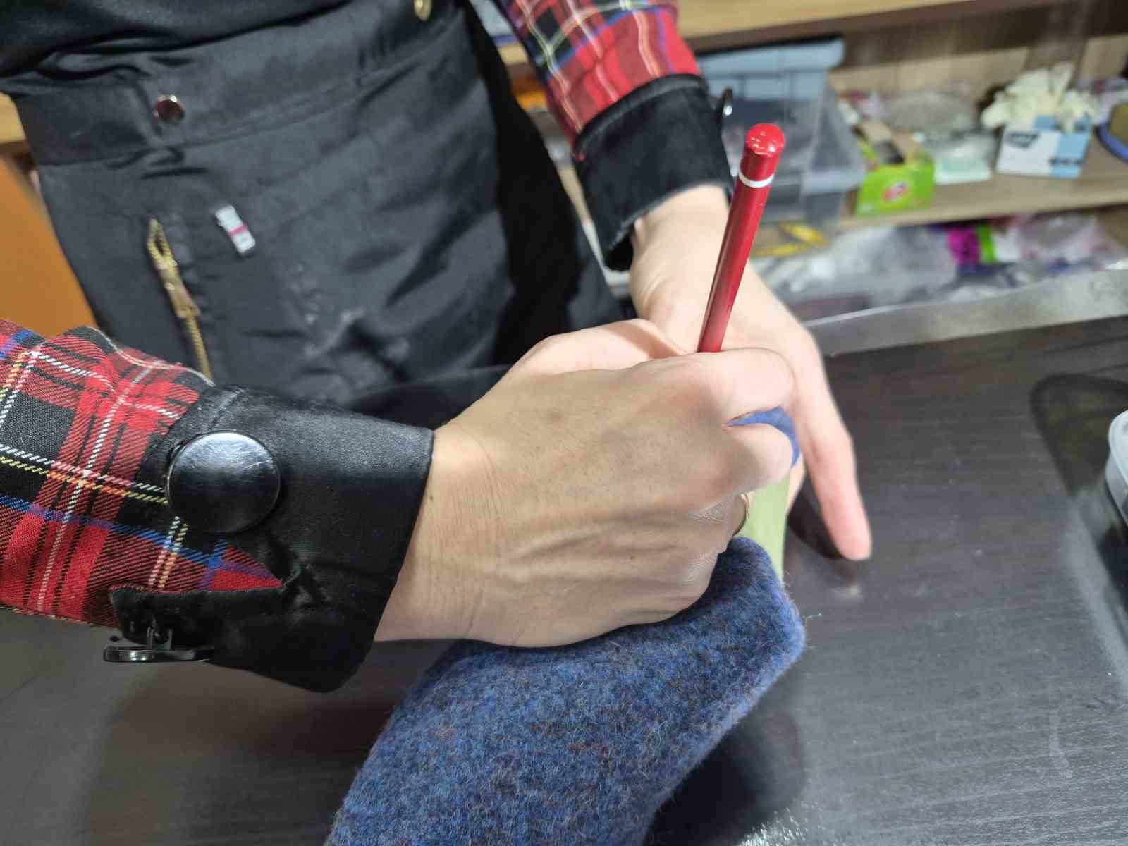 Rusya’da öğrendiği keçe ustalığını Eskişehir’de sürdürüyor
