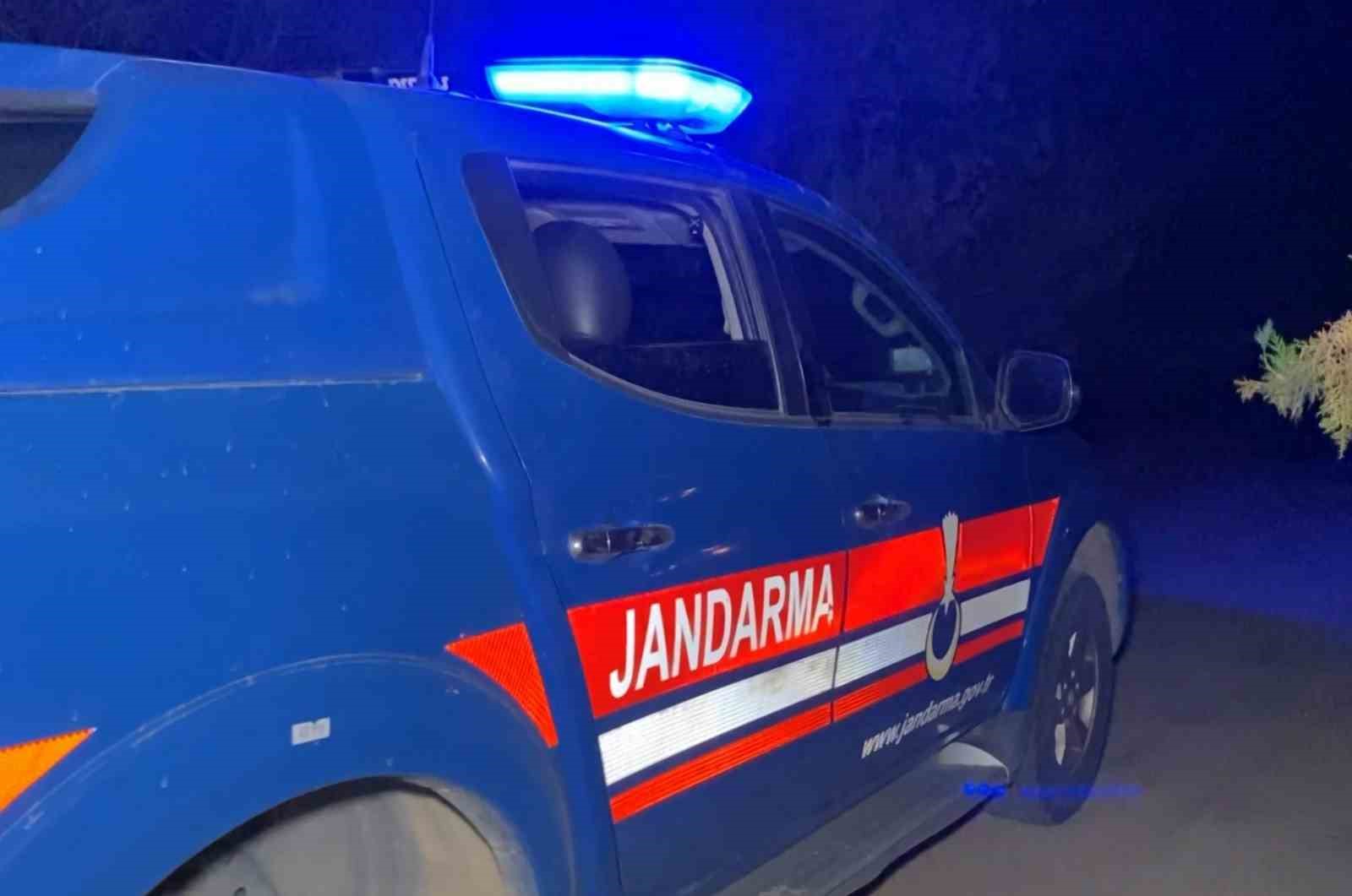 Rüzgardan uçan çatı kadını hayattan kopardı
