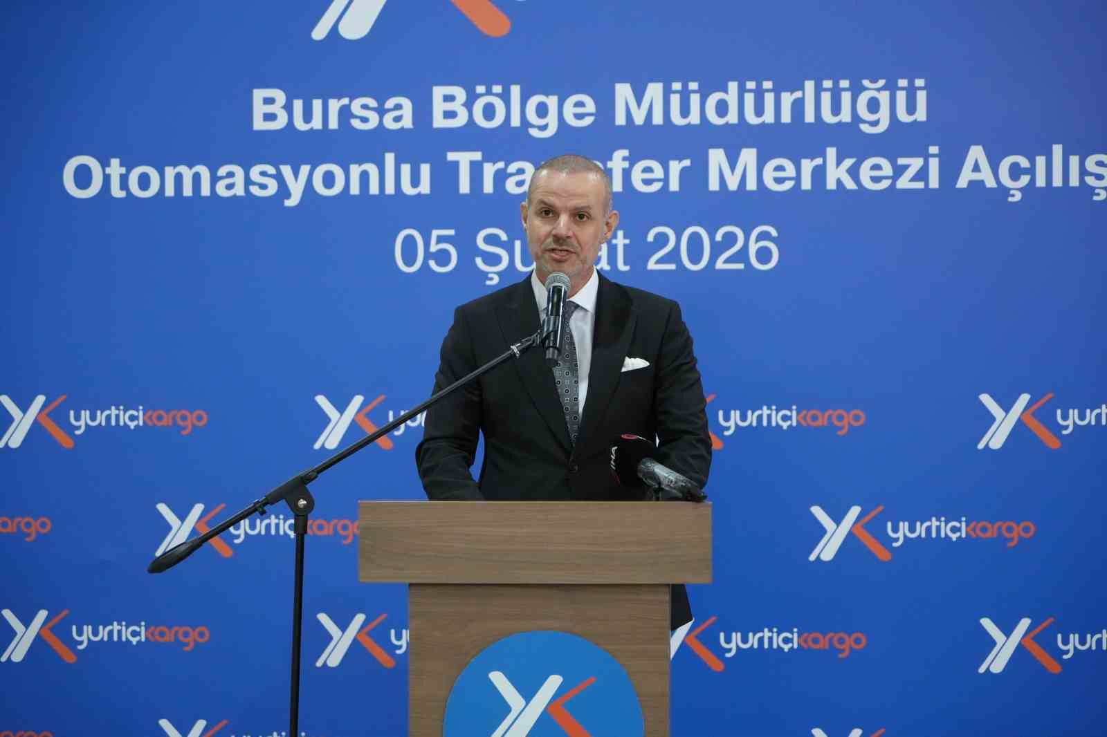 Saatte 25 bin kargo, insan eli değmeden bir araçtan diğerine yükleniyor
