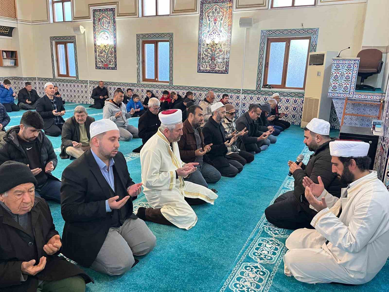 Sabah namazında buluştular
