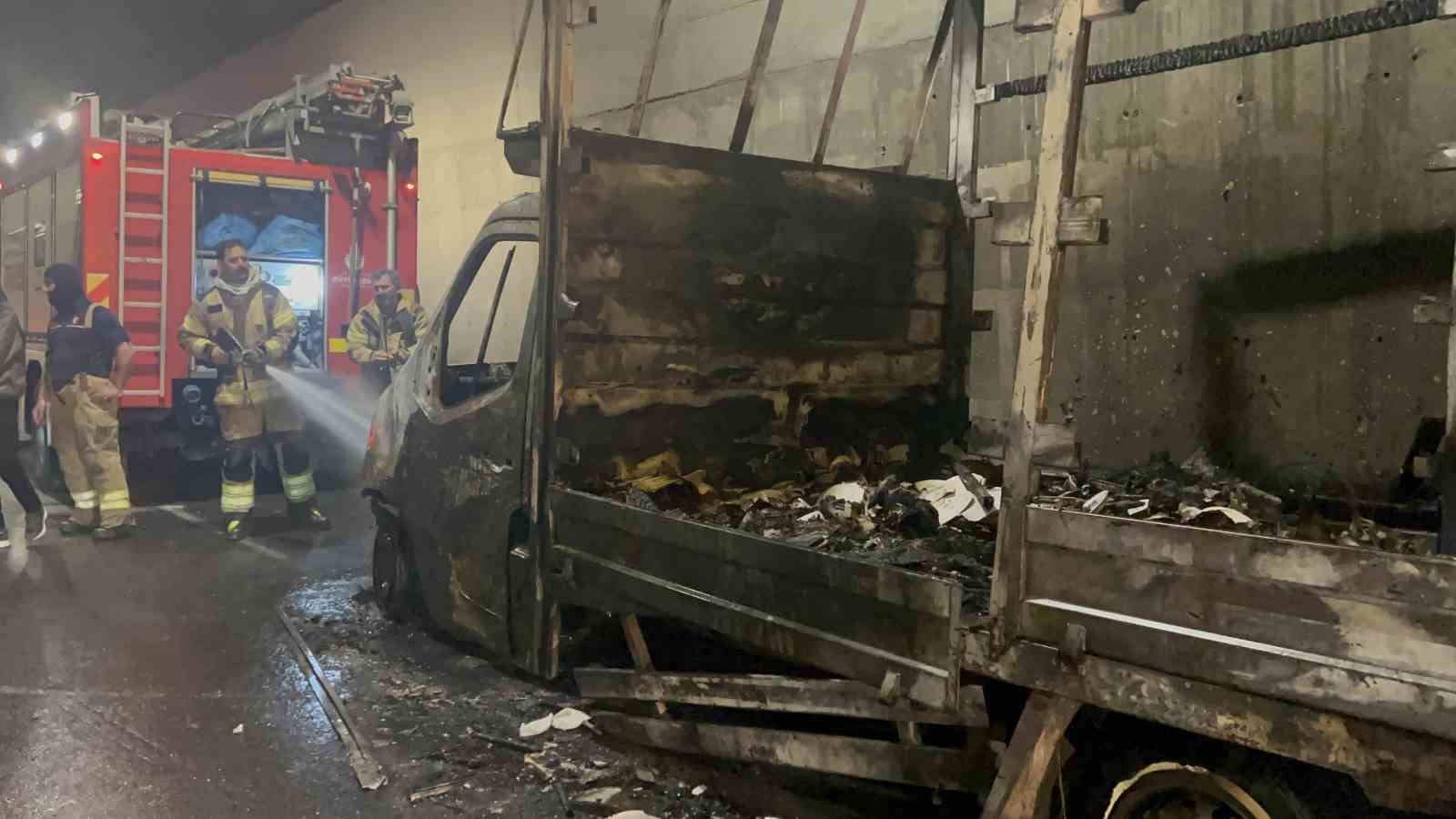 Sabiha Gökçen Havalimanı’nın 2. pistinin altındaki tünelde araç yangını paniğe neden oldu
