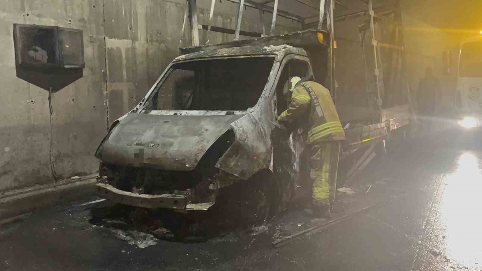 Sabiha Gökçen Havalimanı’nın 2. pistinin altındaki tünelde araç yangını paniğe neden oldu
