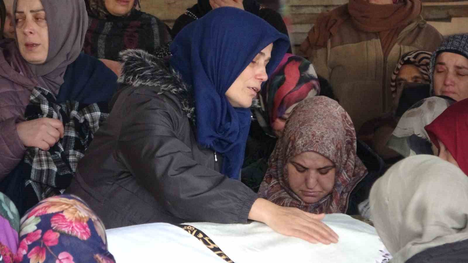 Saç ekimi için gittiği estetik merkezinde fenalaşarak hayatını kaybeden şahıs son yolculuğuna uğurlandı
