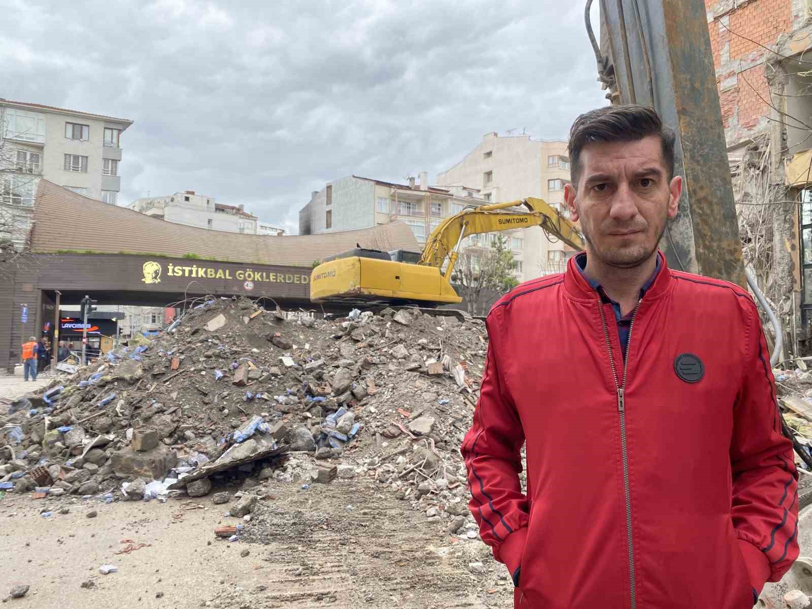 Sadece apartman değil, esnafın ekmek teknesi de yıkıldı
