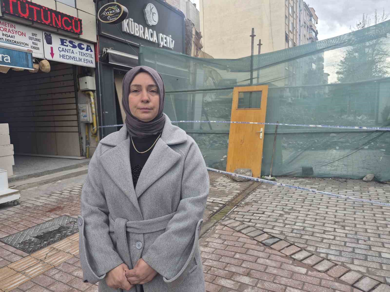 Sadece apartman değil, esnafın ekmek teknesi de yıkıldı
