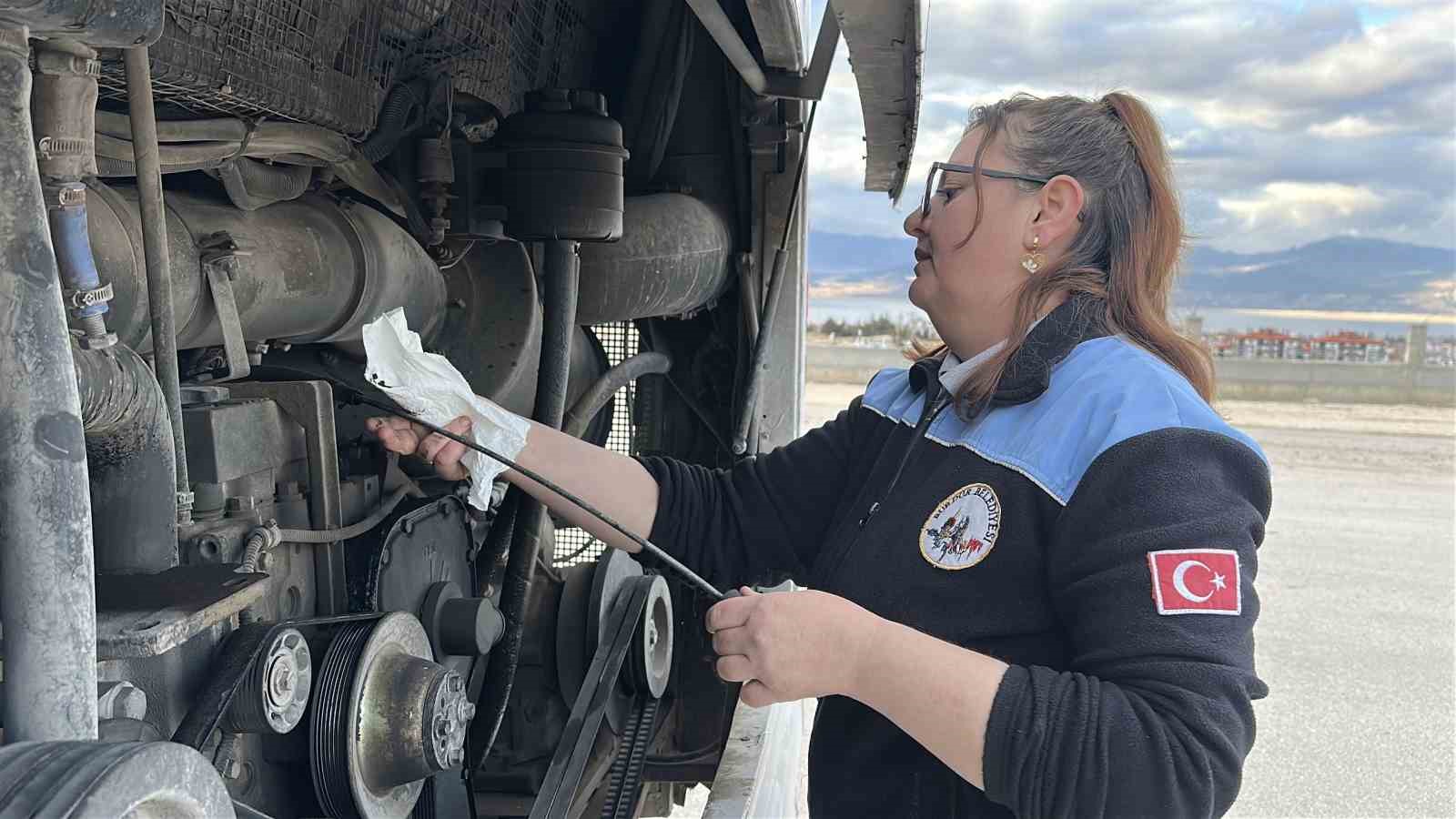 Sadece direksiyon değil, aynı zamanda aracın bakımları da ona emanet
Sadece direksiyon değil, aynı zamanda aracın bakımları da ona emanet