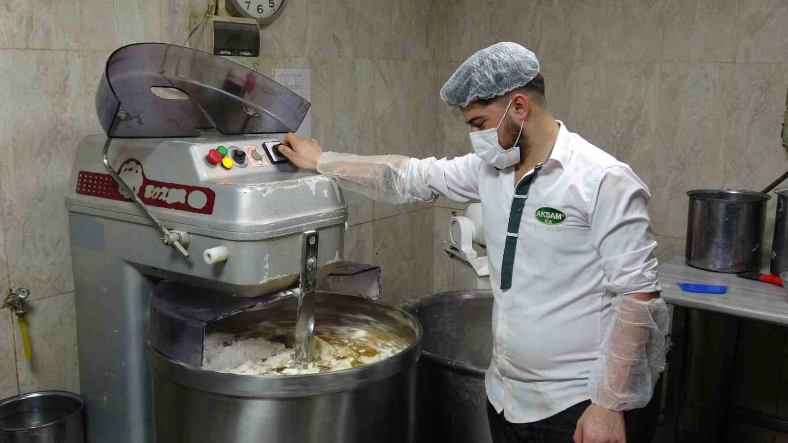 Sadece Ramazan’da yapılan lezzet: Halep kahkesi
Sadece Ramazan’da yapılan lezzet: Halep kahkesi