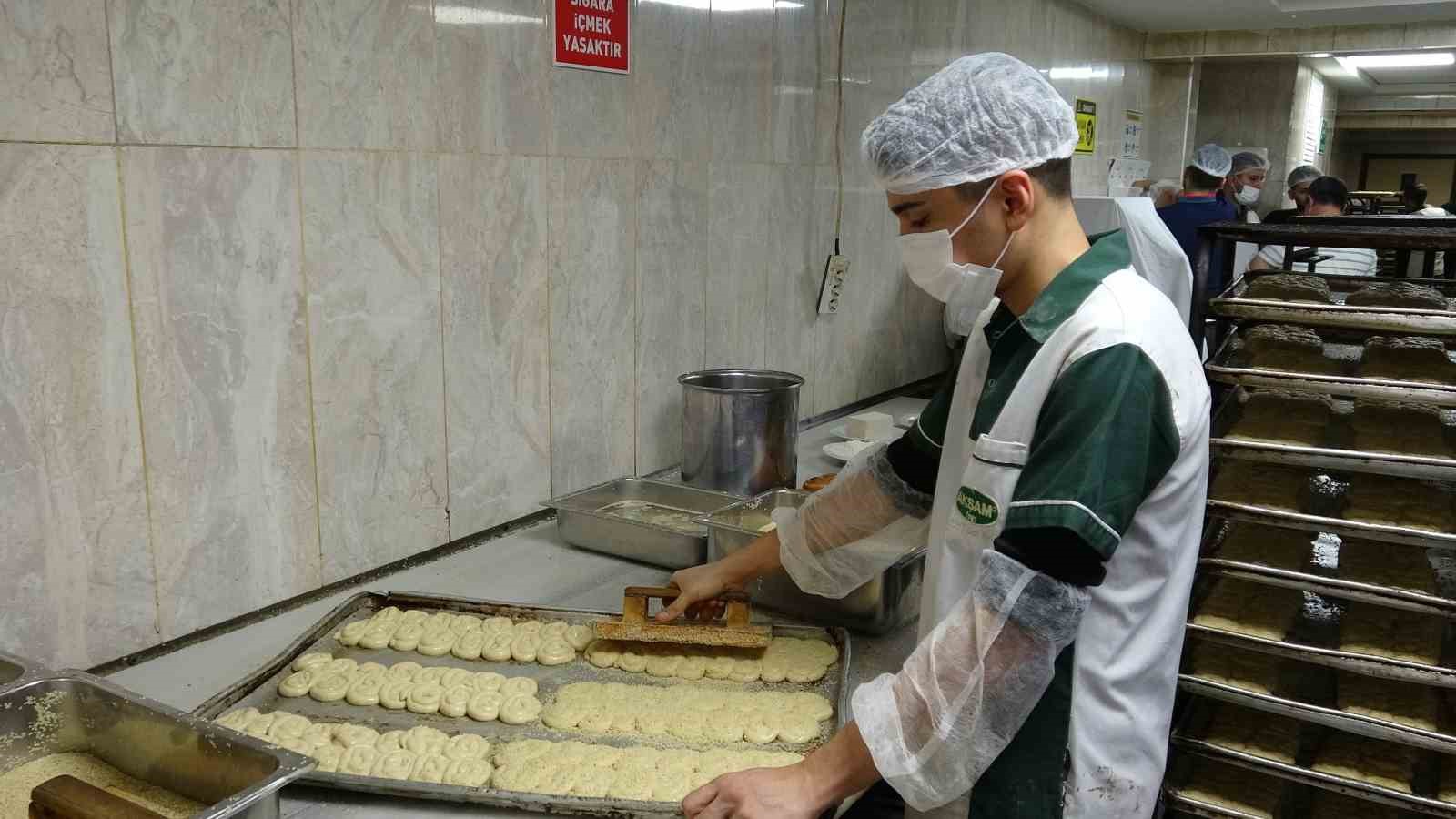 Sadece Ramazan’da yapılan lezzet: Halep kahkesi
Sadece Ramazan’da yapılan lezzet: Halep kahkesi