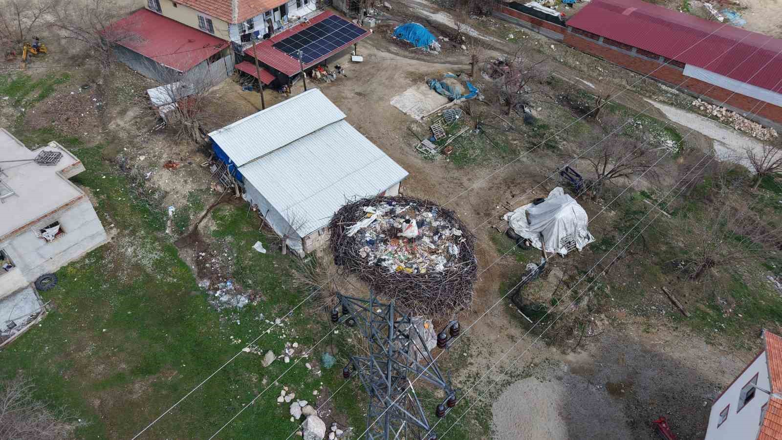 Sadık misafir leylek 10 yıldır yolunu şaşırmıyor
