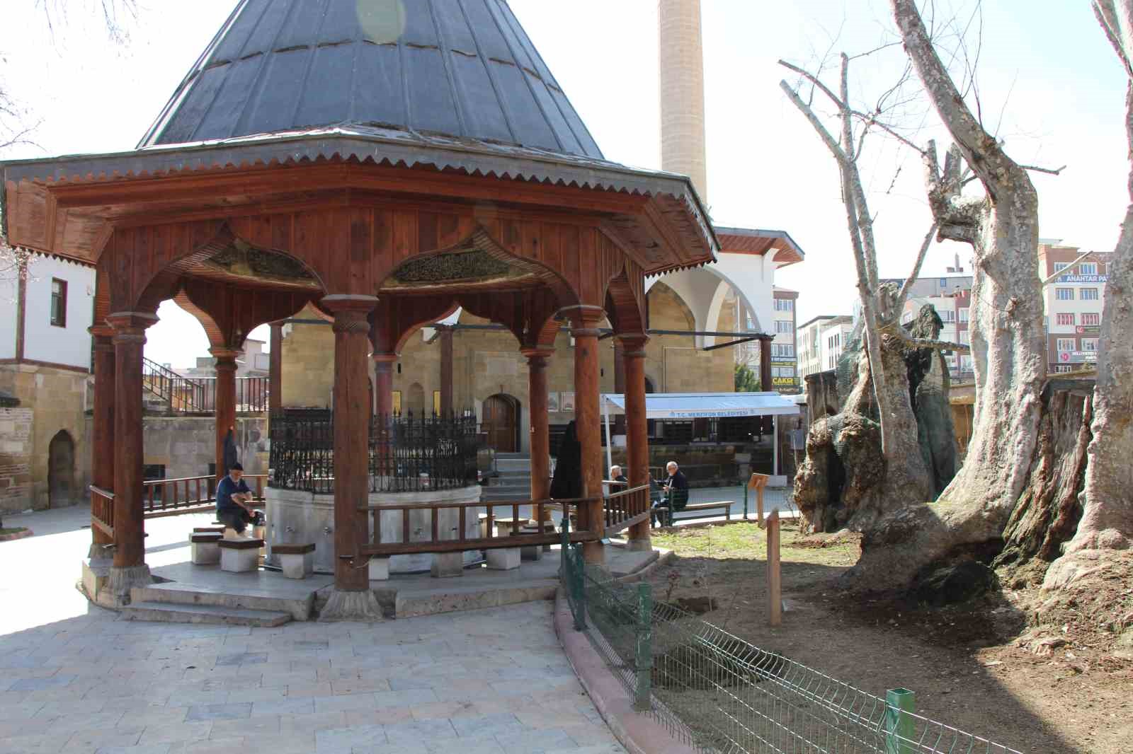 Şadırvanda saklı 150 yıllık minyatür: İstanbul, Viyana ve Amasya işlenmiş
