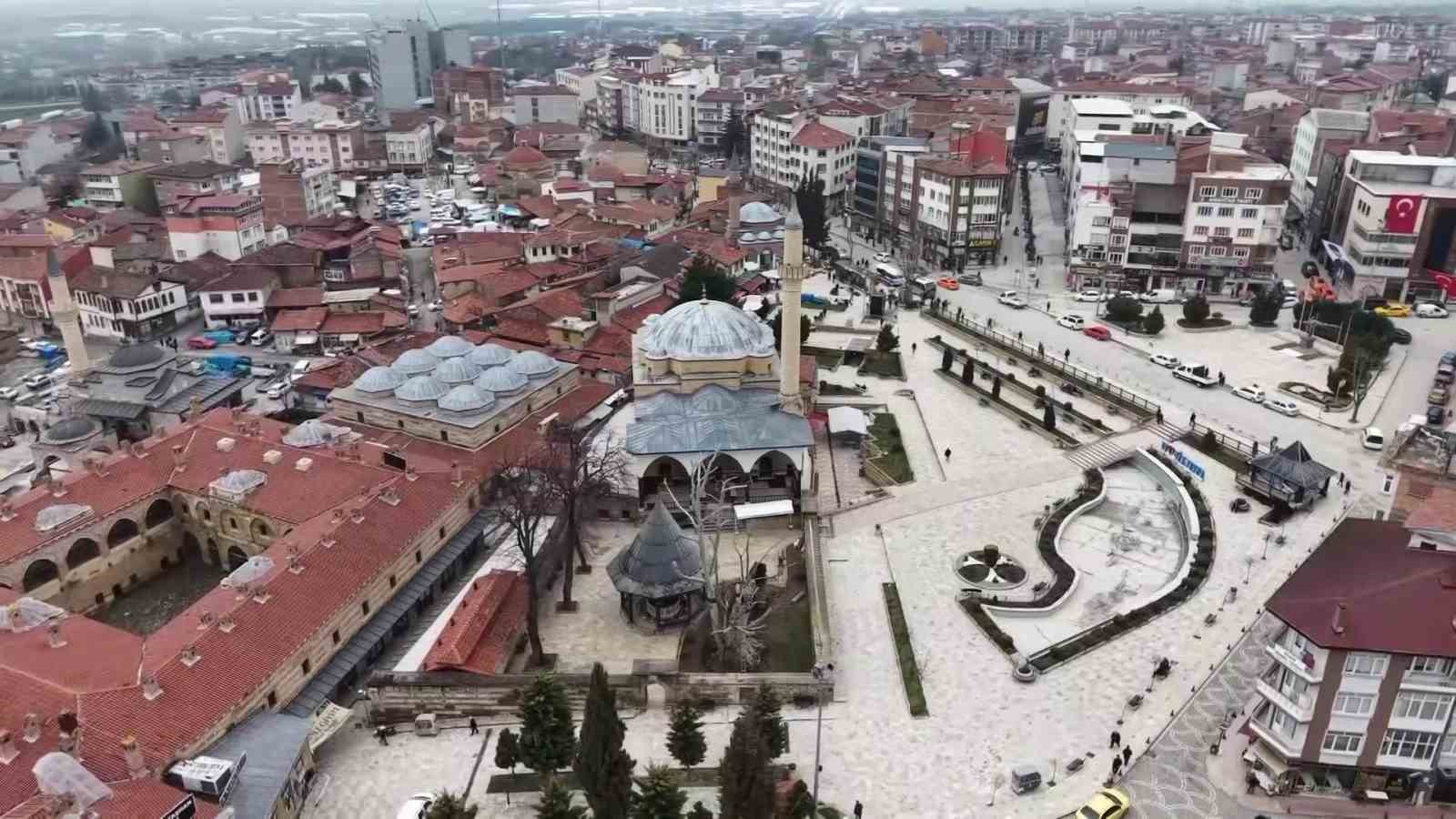 Şadırvanda saklı 150 yıllık minyatür: İstanbul, Viyana ve Amasya işlenmiş
