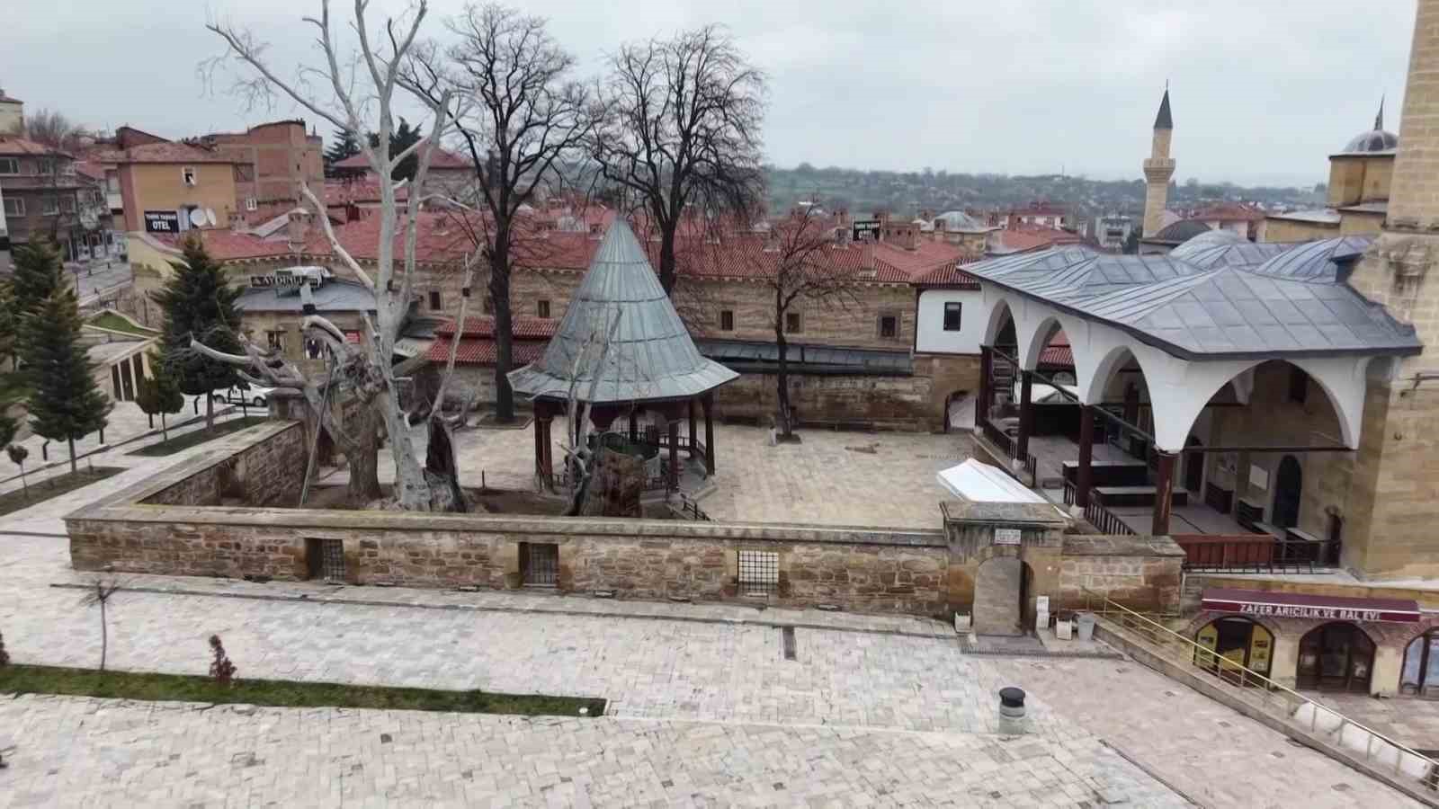 Şadırvanda saklı 150 yıllık minyatür: İstanbul, Viyana ve Amasya işlenmiş
