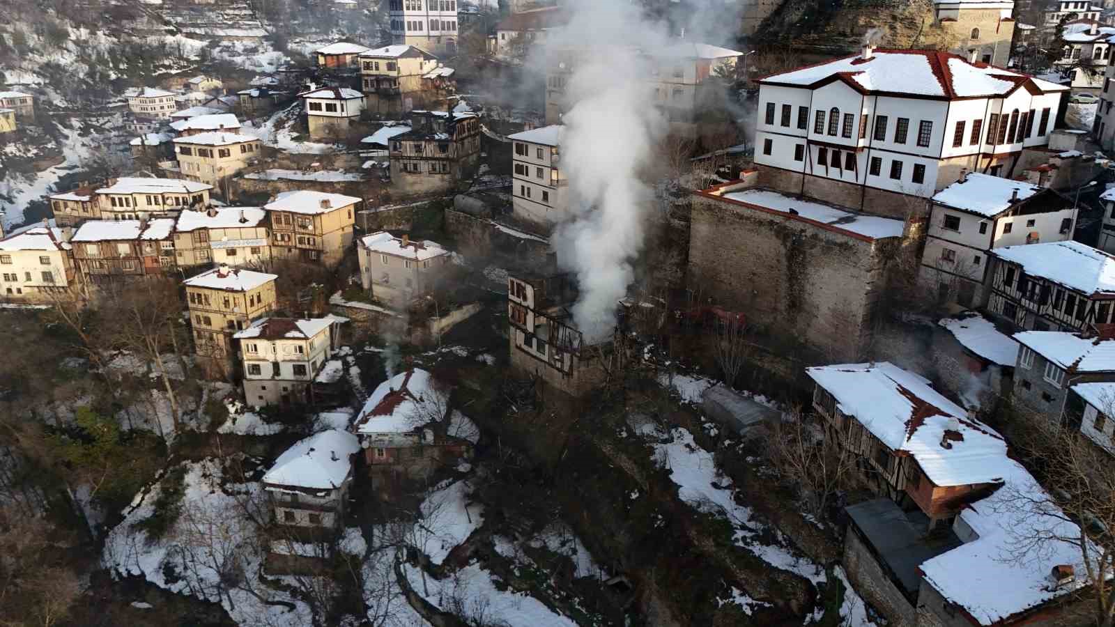 Safranbolu’da 46 günde aynı mahallede ikinci konak yangını
