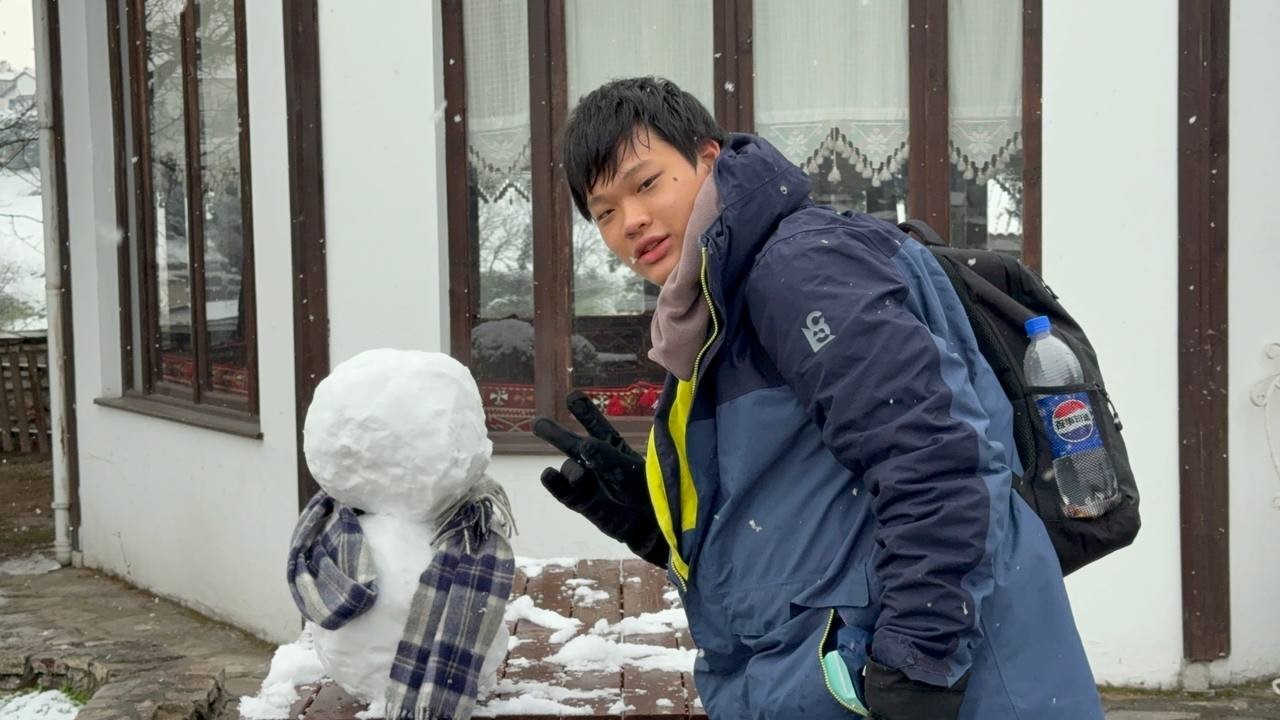 Safranbolu’da kar yağışı tarihi yapıların çatılarını beyaza bürüdü
