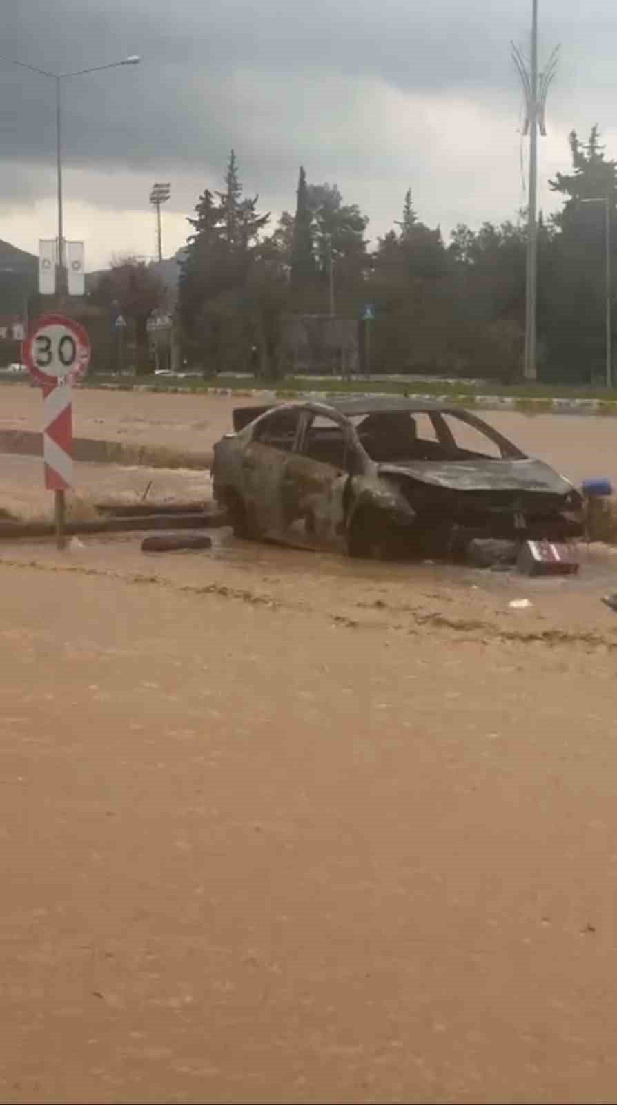 Sağanak yağış Mardin’de hayatı olumsuz etkiledi
