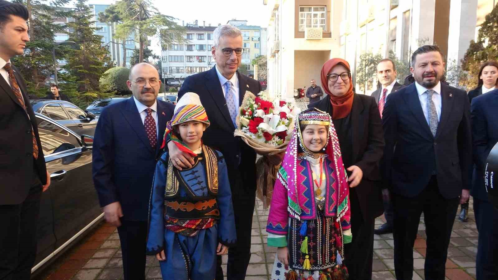 Sağlık Bakanı Memişoğlu: "Üçte biri sigara içen bir toplumda yaşamak istemiyoruz"
Sağlık Bakanı Memişoğlu: "Üçte biri sigara içen bir toplumda yaşamak istemiyoruz"