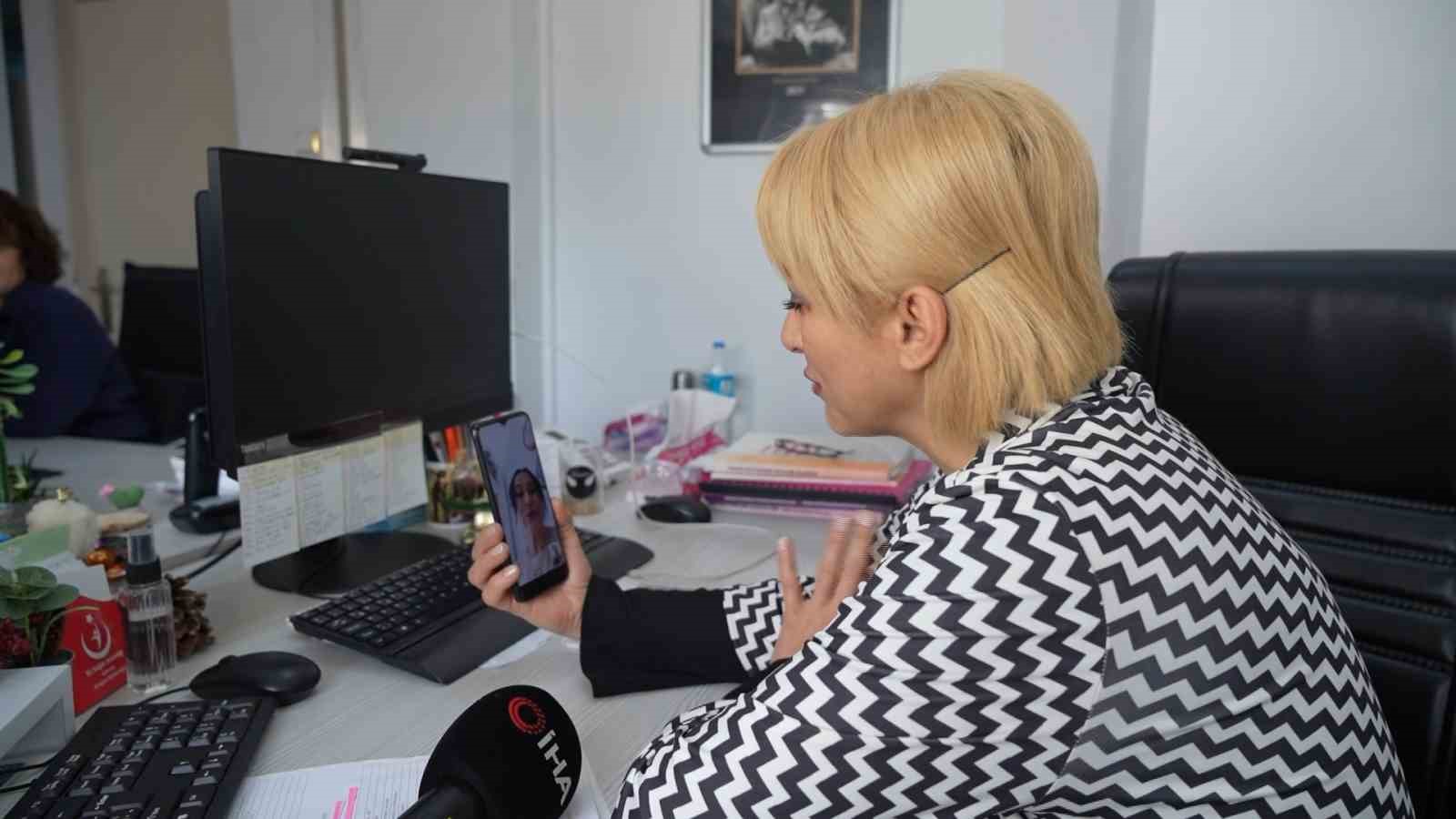 Sağlık çalışanları bu kez hayat kurtarmak için sevdiklerini aradı
