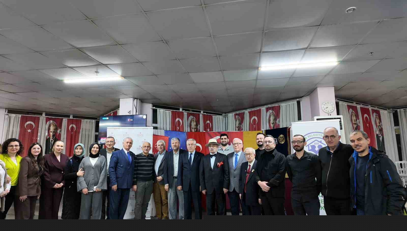 Sağlık çalışanları, huzur evi sakinleriyle iftarda
Sağlık çalışanları, huzur evi sakinleriyle iftarda