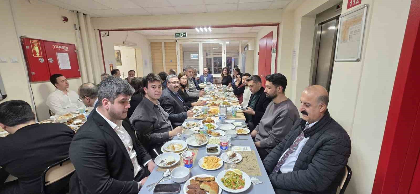 Sağlık çalışanları iftar sofrasında buluştu
