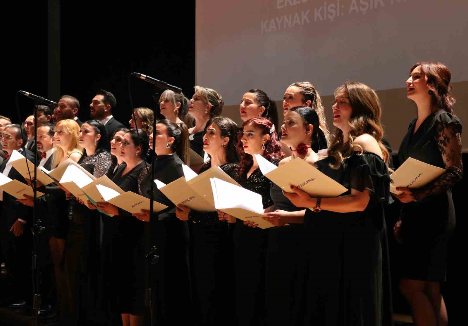 Sağlık çalışanları koro oluşturdu, Türk halk müzikleri seslendirildi
