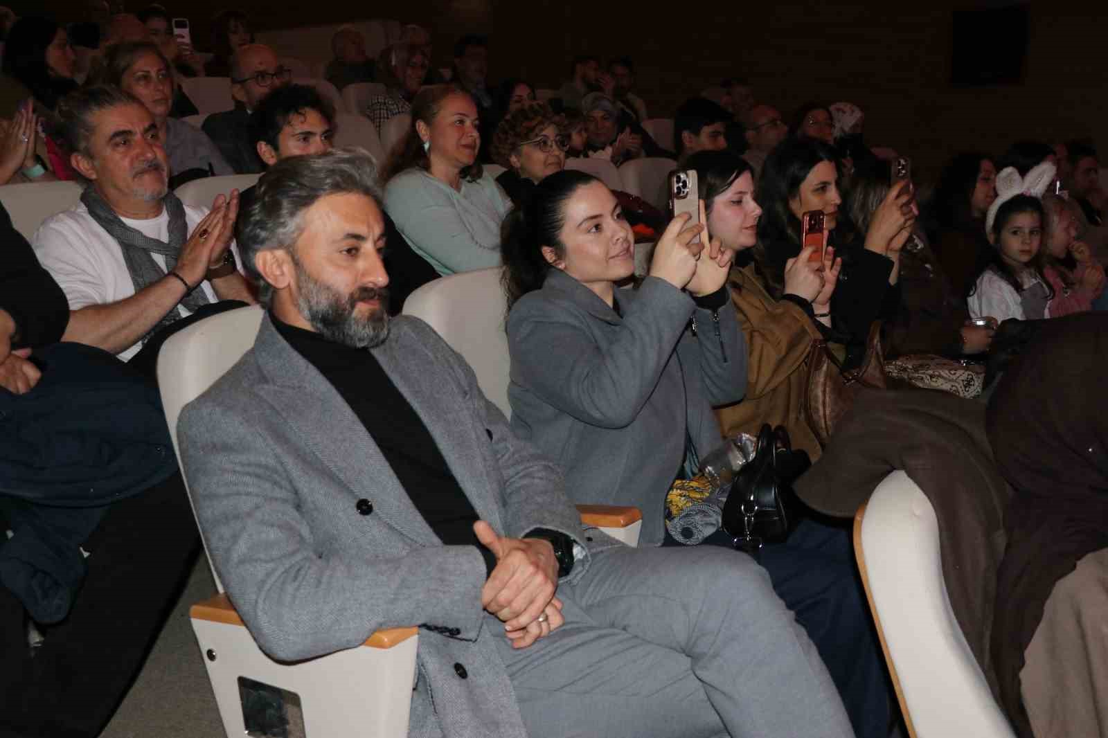 Sağlık çalışanları koro oluşturdu, Türk halk müzikleri seslendirildi
