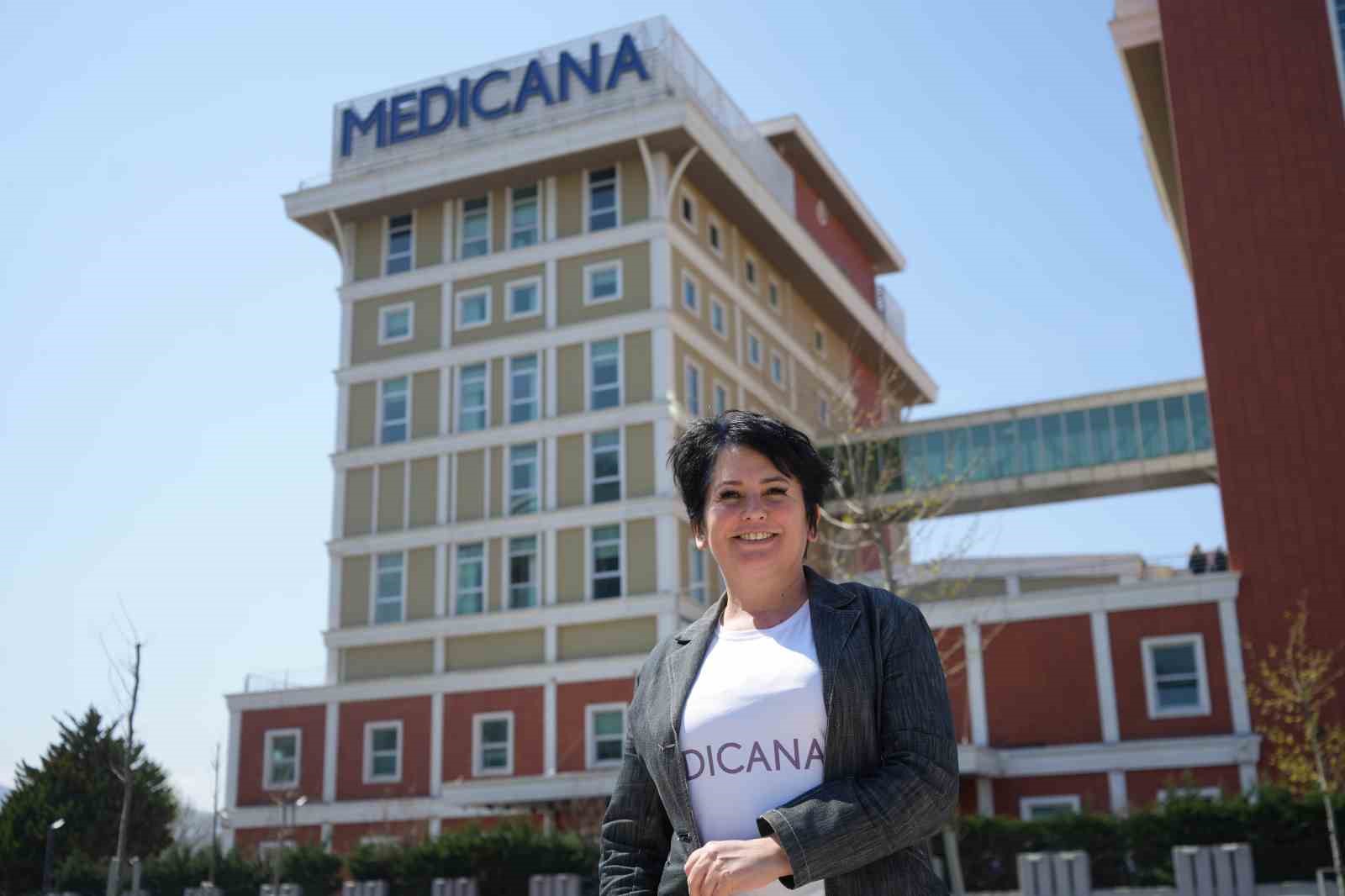 Sağlık çalışanları kortta buluştu: Hareketli yaşam için raketler konuştu
